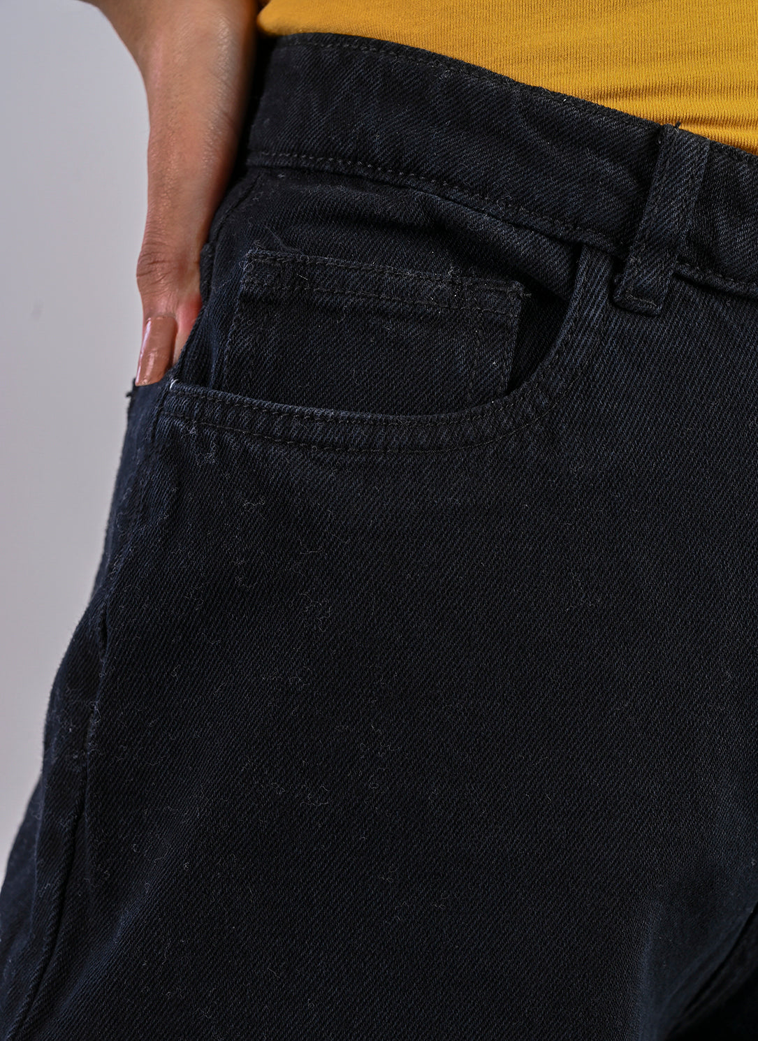 BLACK BERMUDA SHORTS