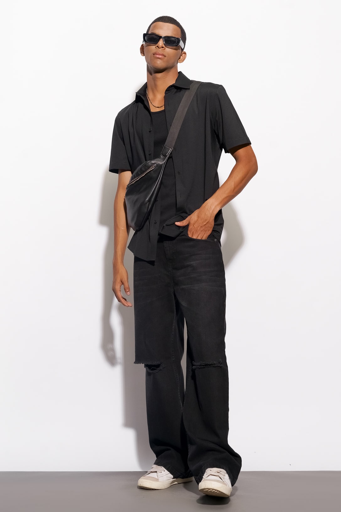DISTRESSED MEN'S CHARCOAL WIDE JEANS