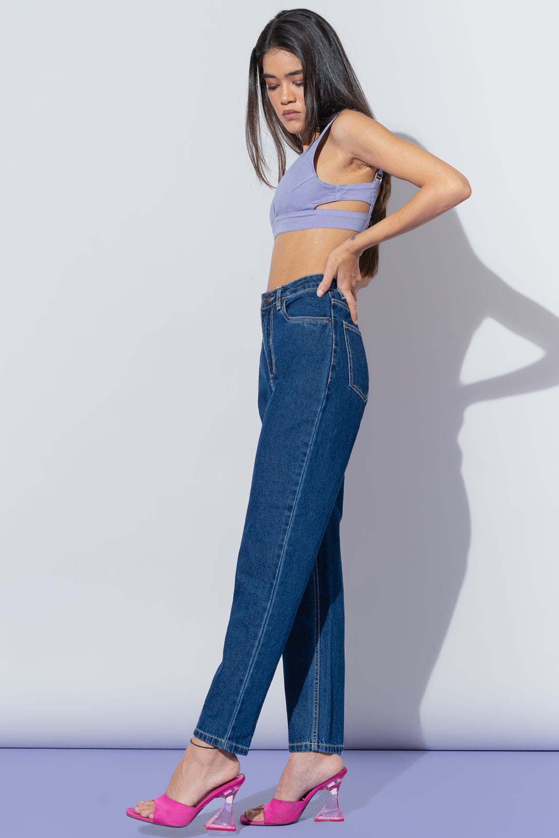 CONTRAST BLUE MOM JEANS