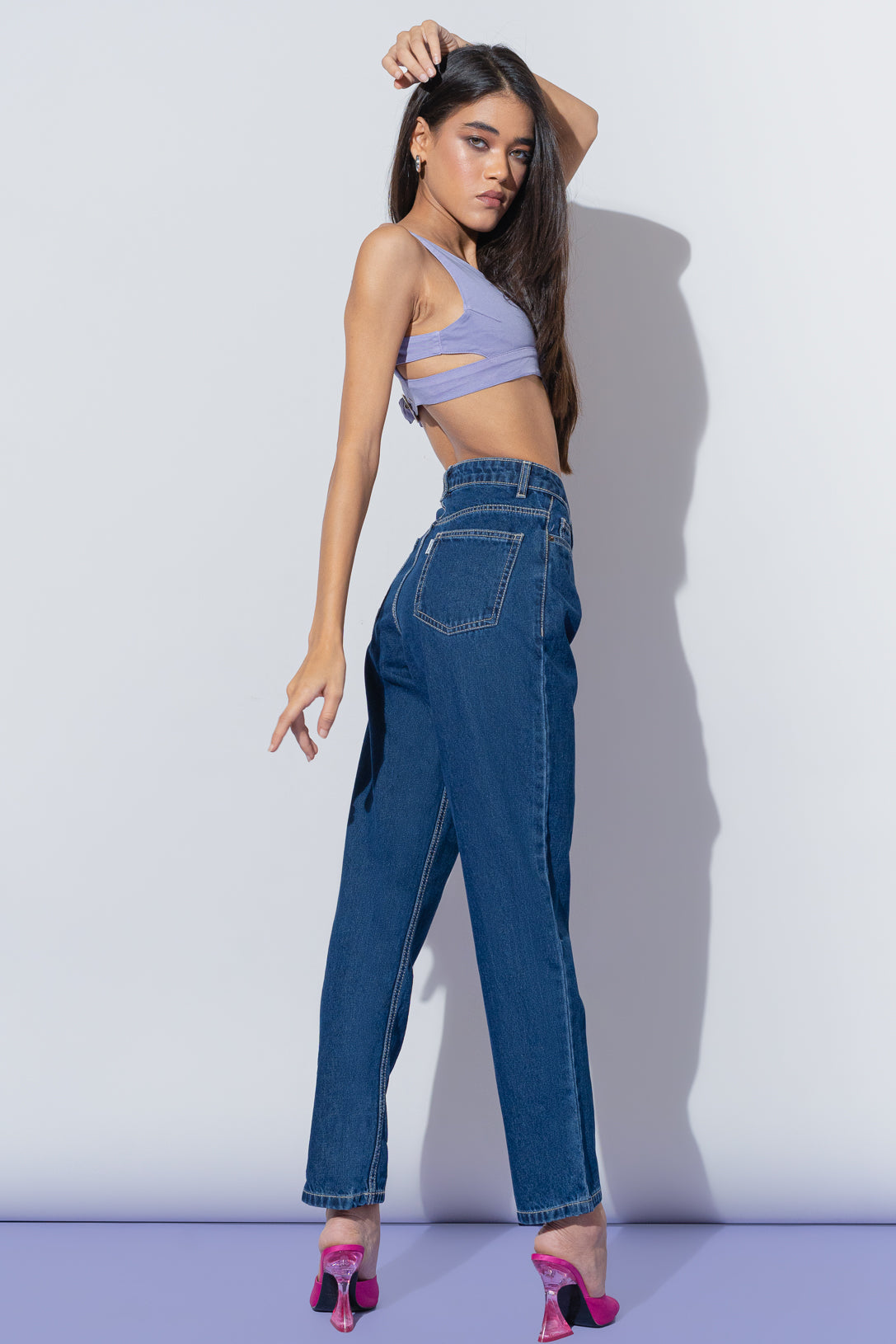 CONTRAST BLUE MOM JEANS