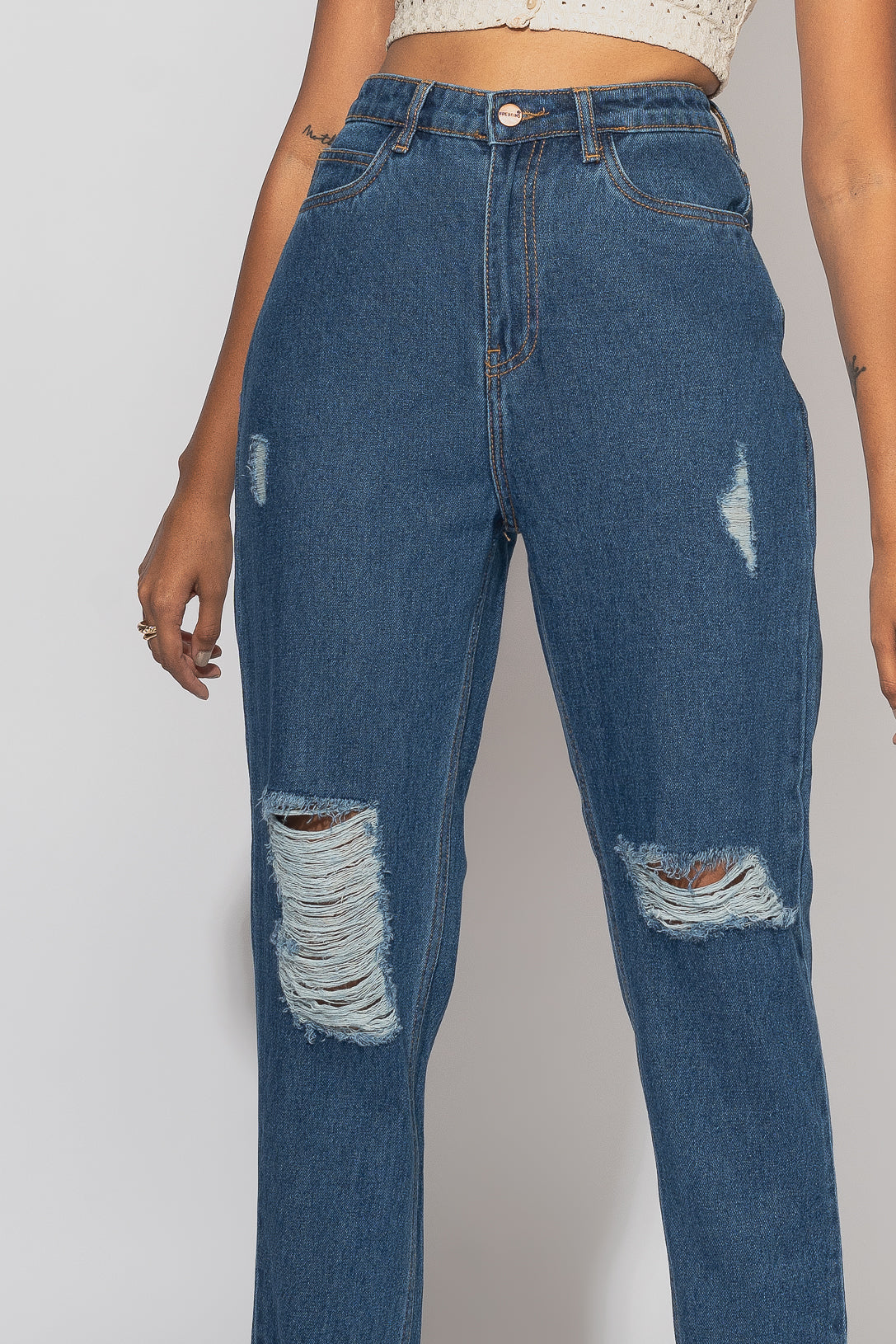 DARK RIPPED MOM JEANS