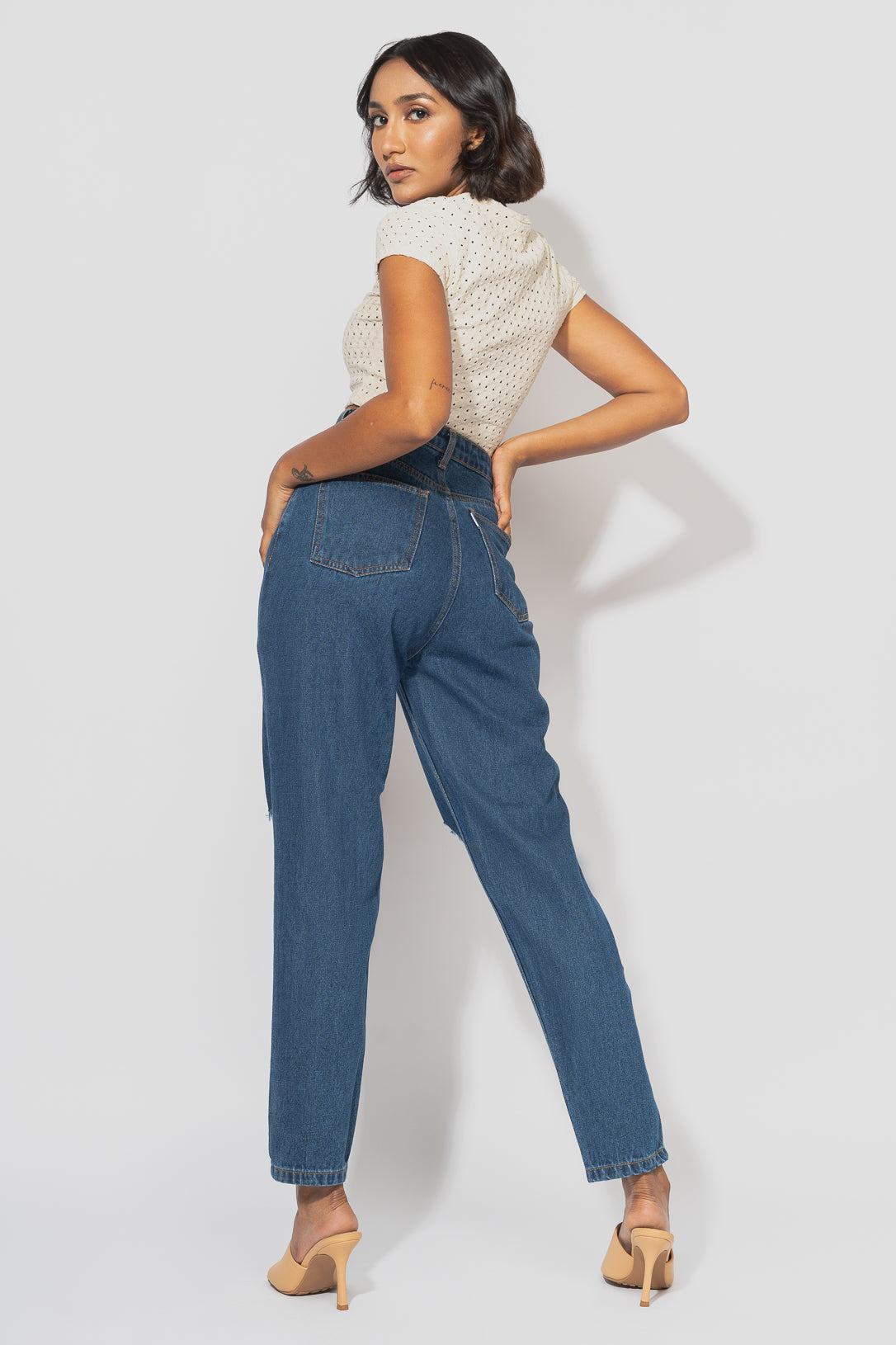 DARK RIPPED MOM JEANS
