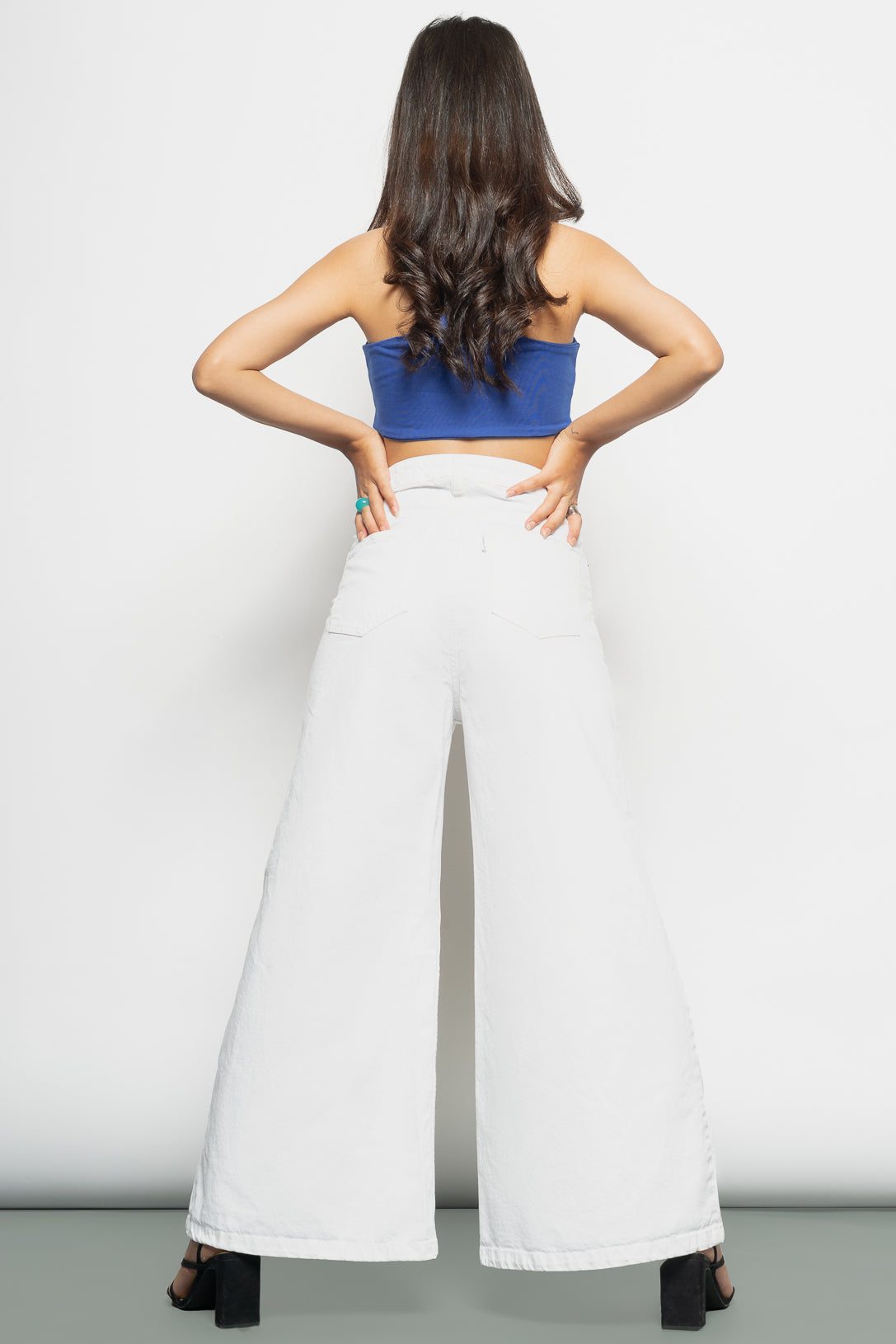 WHITE FLARED JEANS