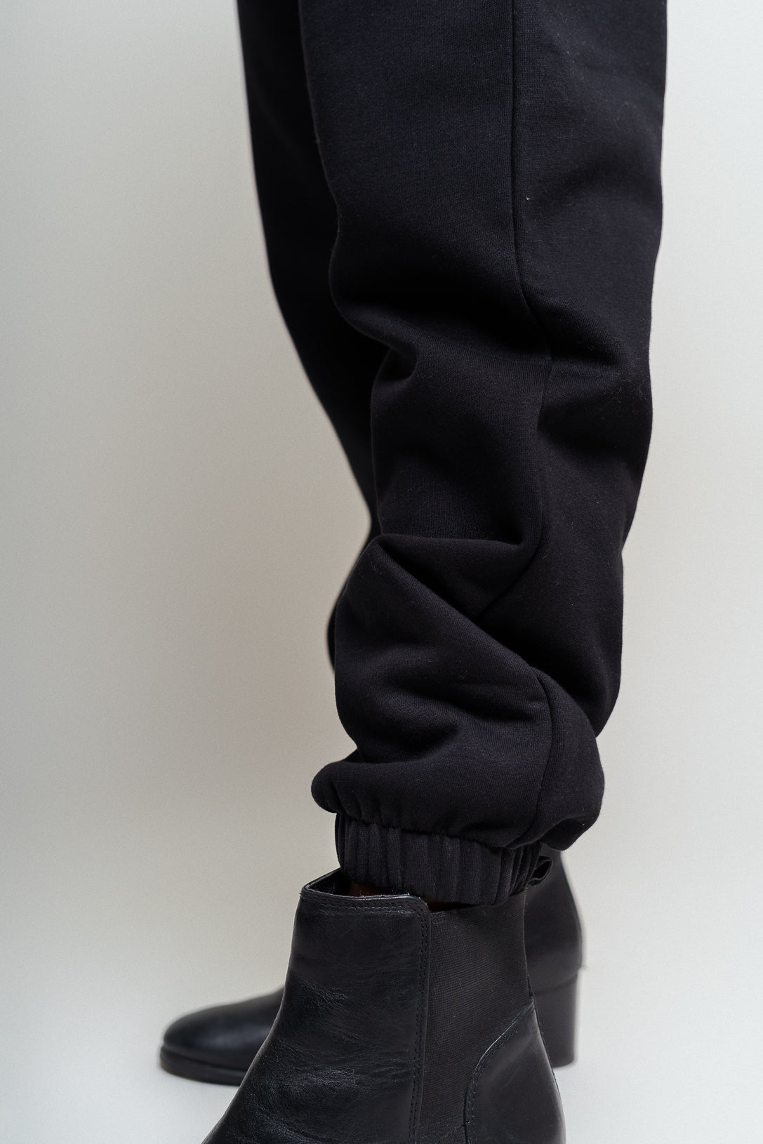 BLACK KNIT JOGGERS
