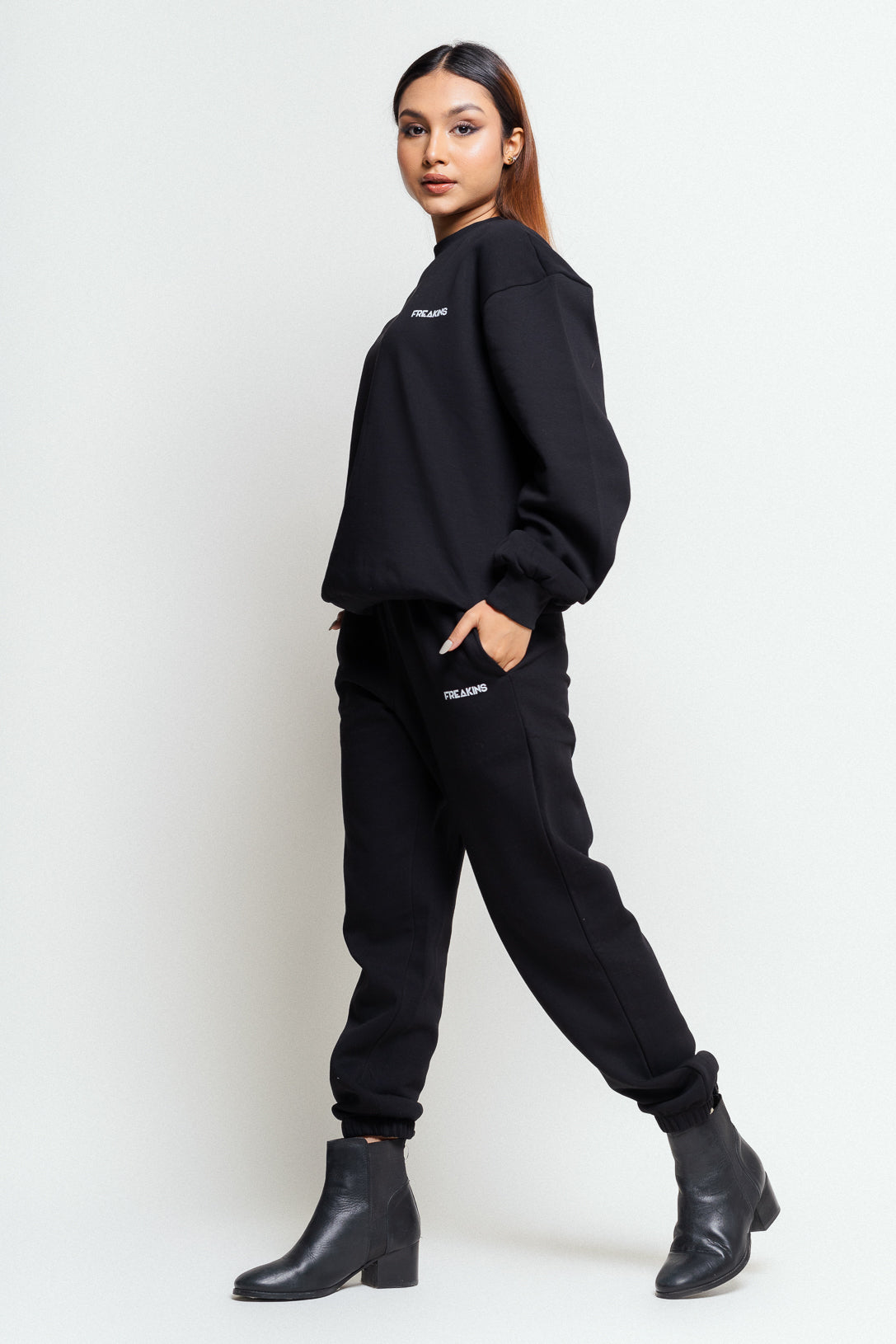 BLACK KNIT JOGGERS