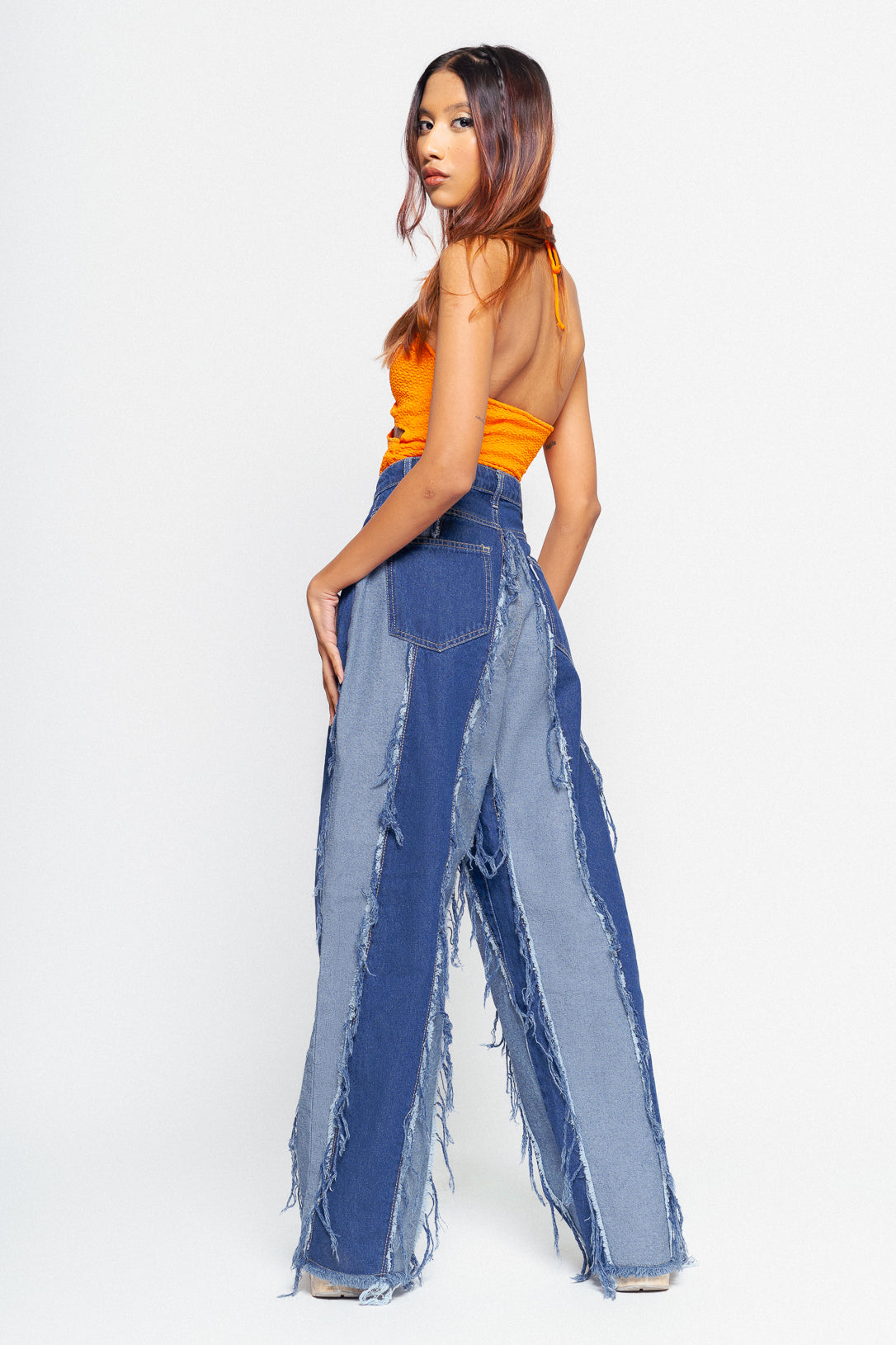 DANCE AROUND FRAY JEANS