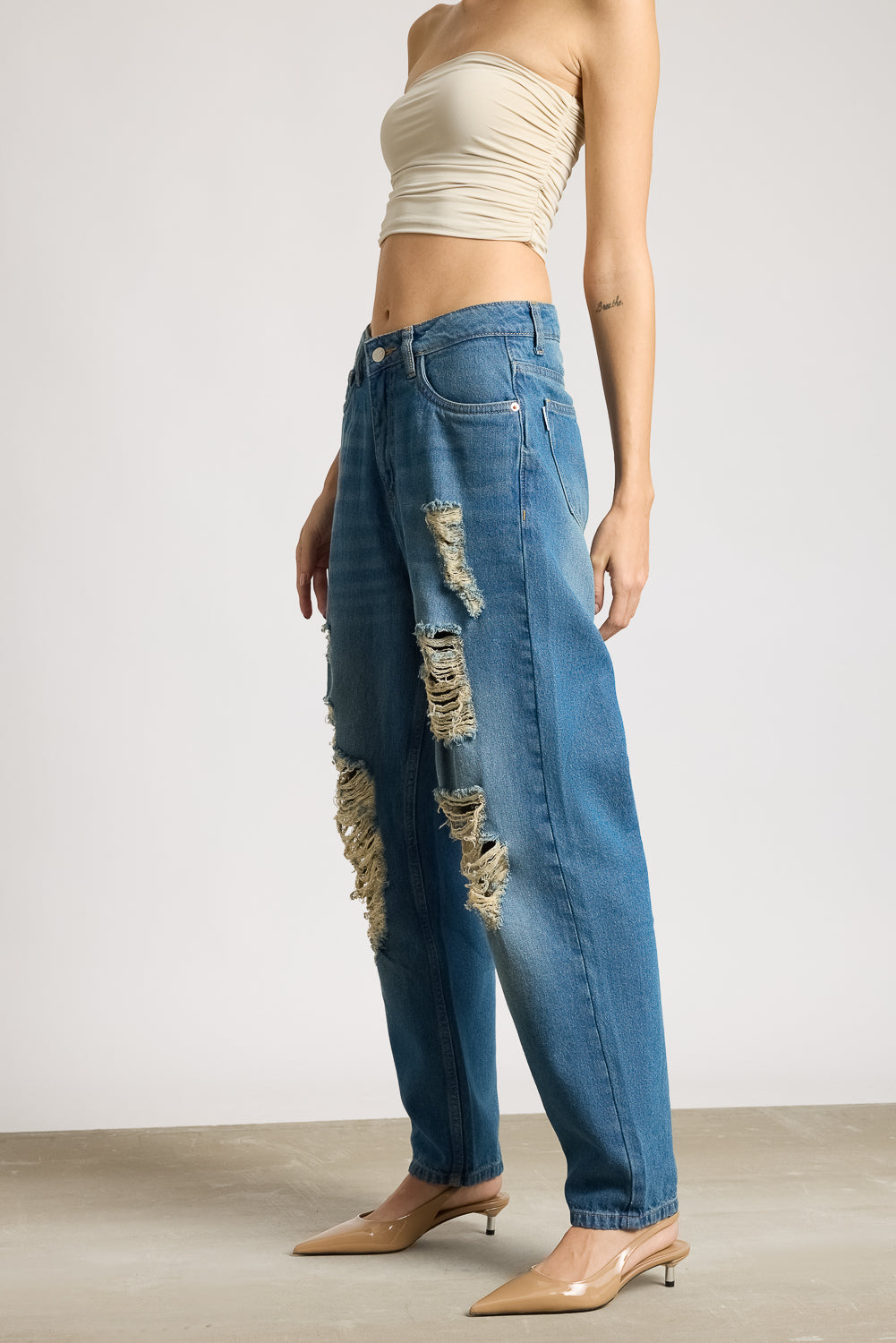 RELAXED FIT RUSTIC RIPPED DENIM
