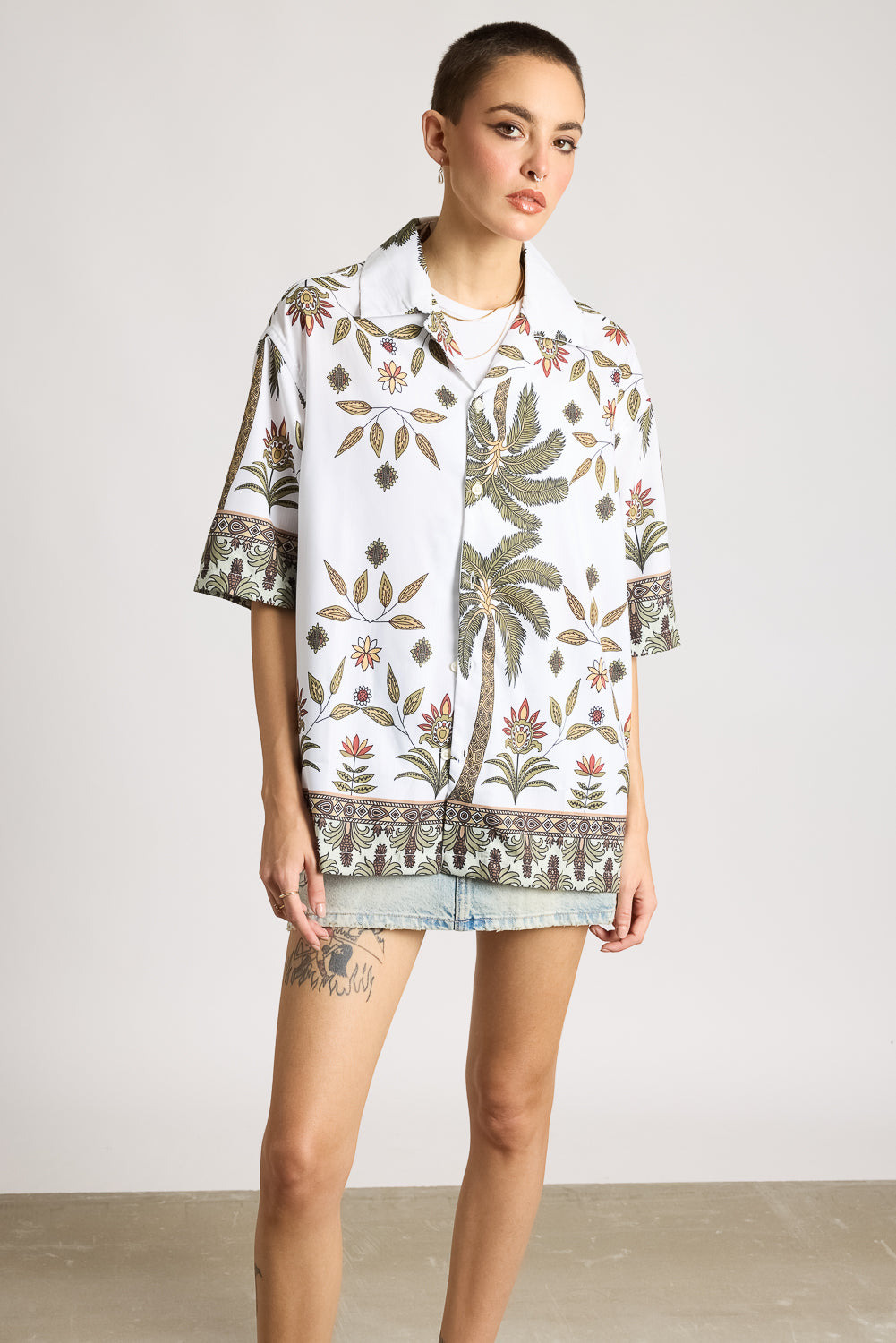 Relaxed Fit Printed Women's Shirt - Coconut Oasis