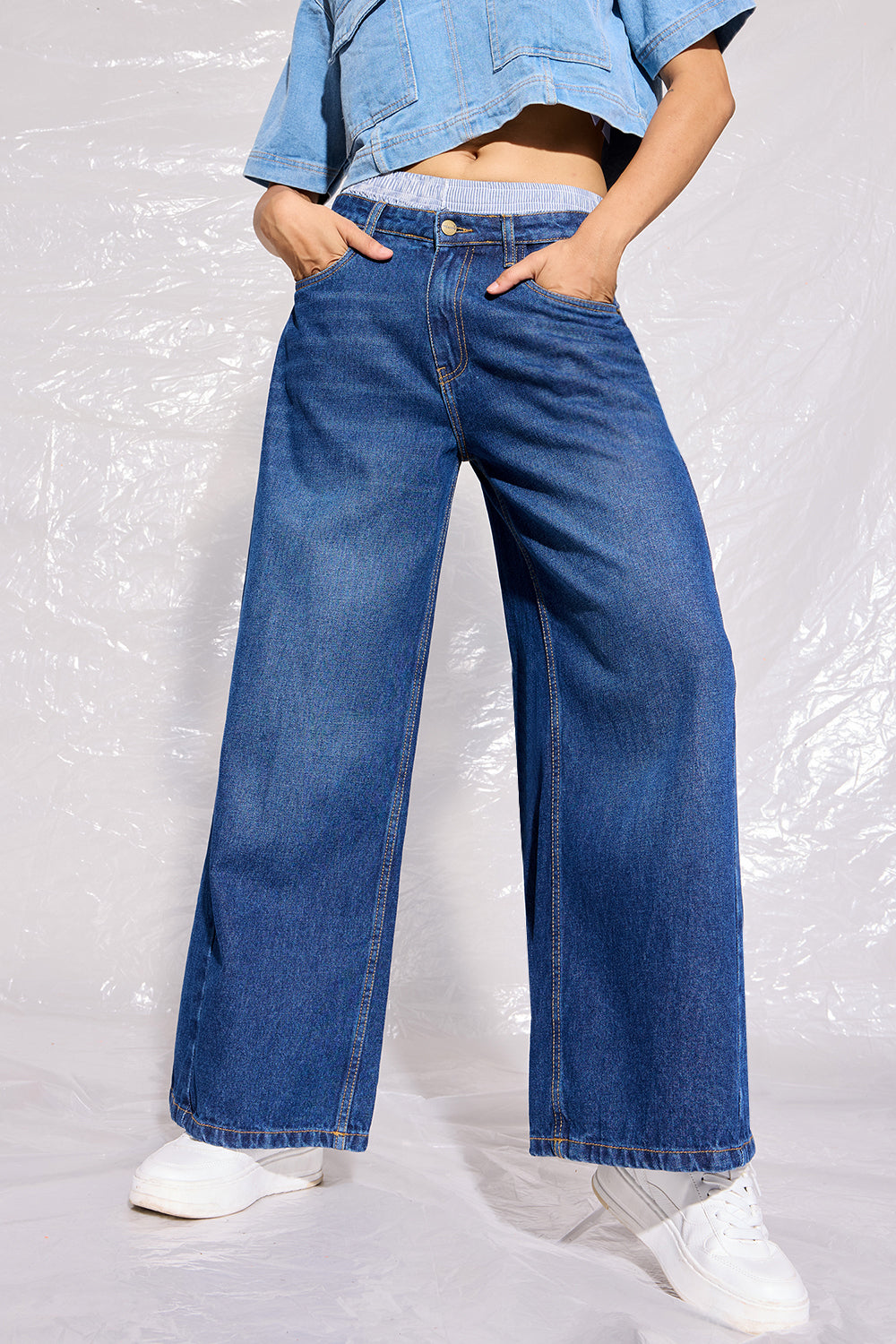Low-rise wide leg boxer jeans