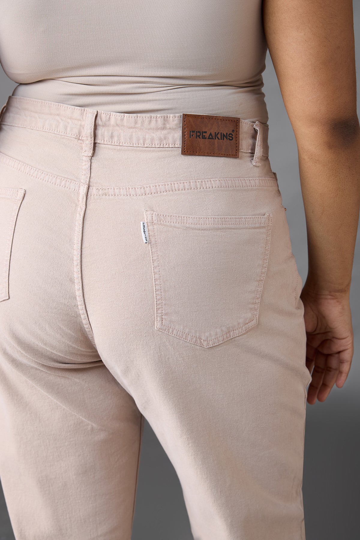 Buttermilk Beige Mom Jeans Curve