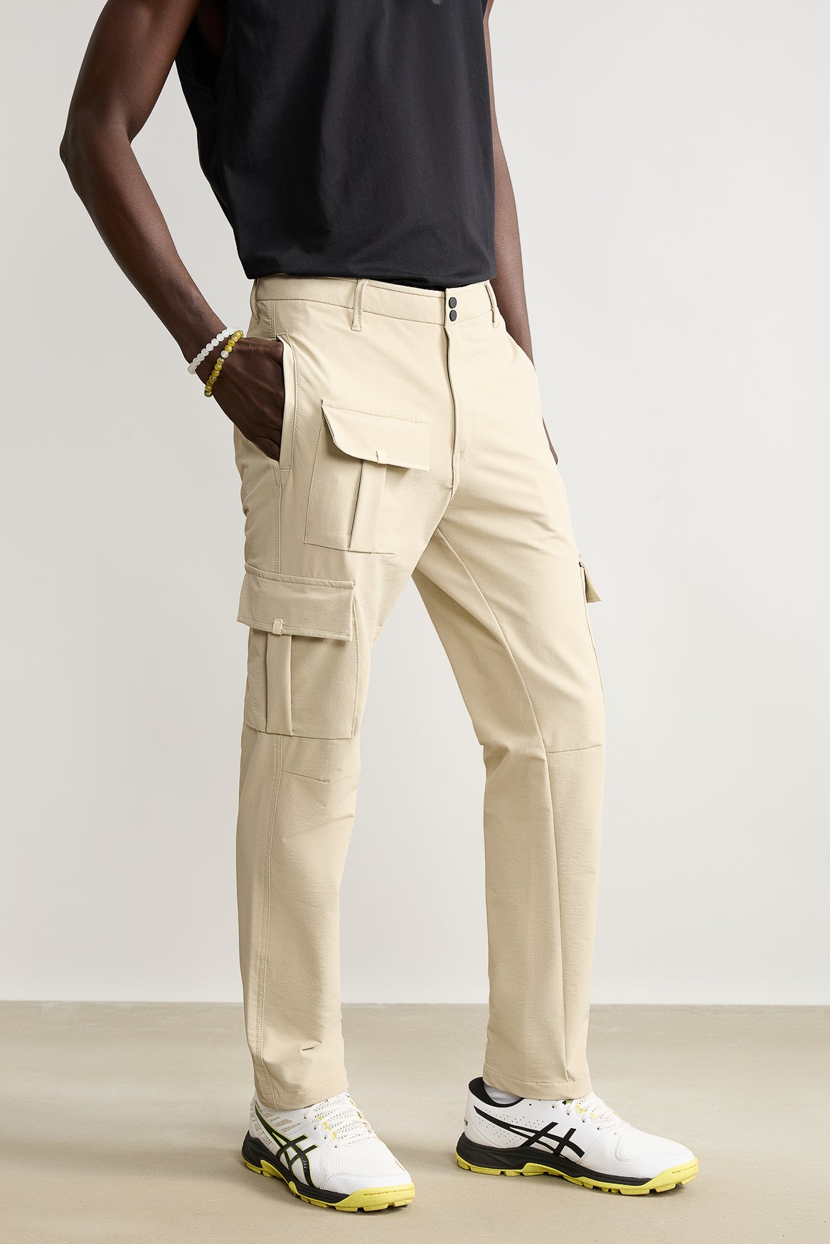 Men's Cream Solid Slim Cargos