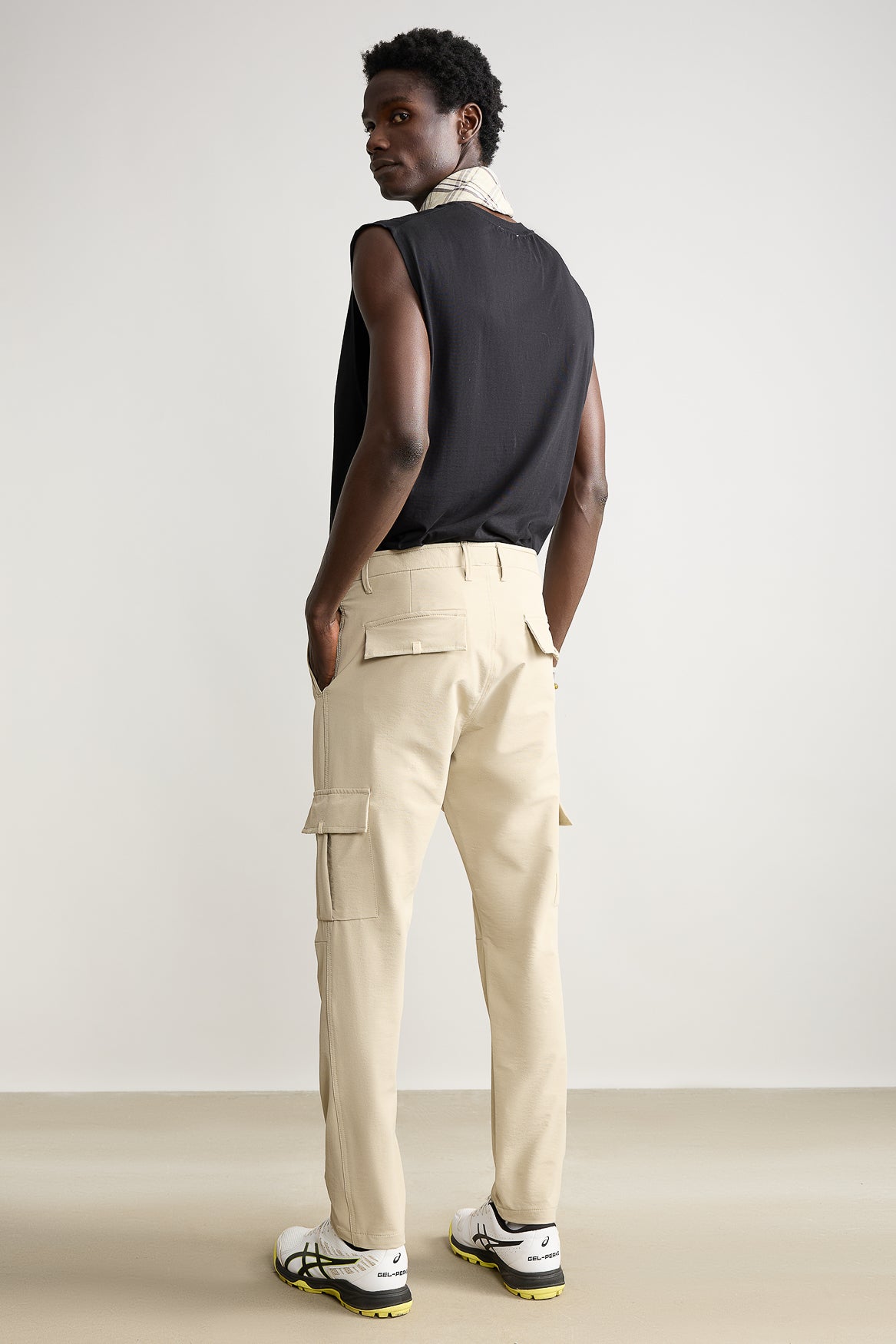 Men's Cream Solid Slim Cargos