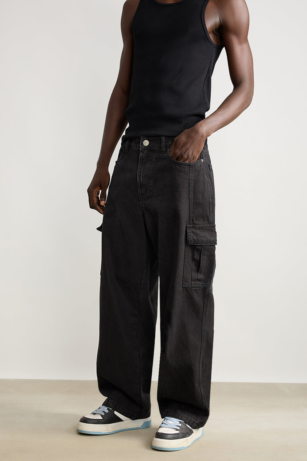 Straight fit Men's Black Cargo Jeans