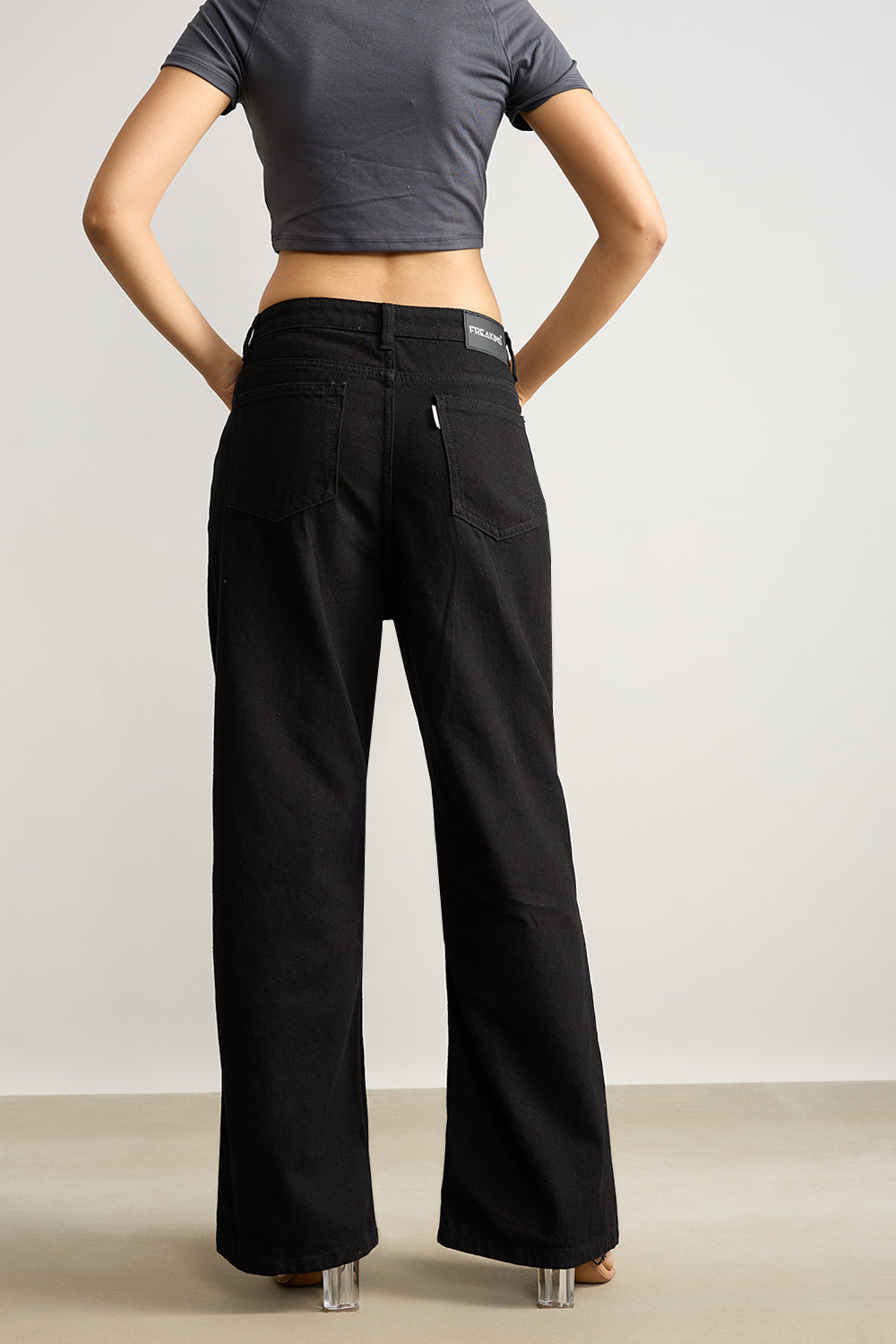 HIGH WAISTED WIDE BLACK JEANS