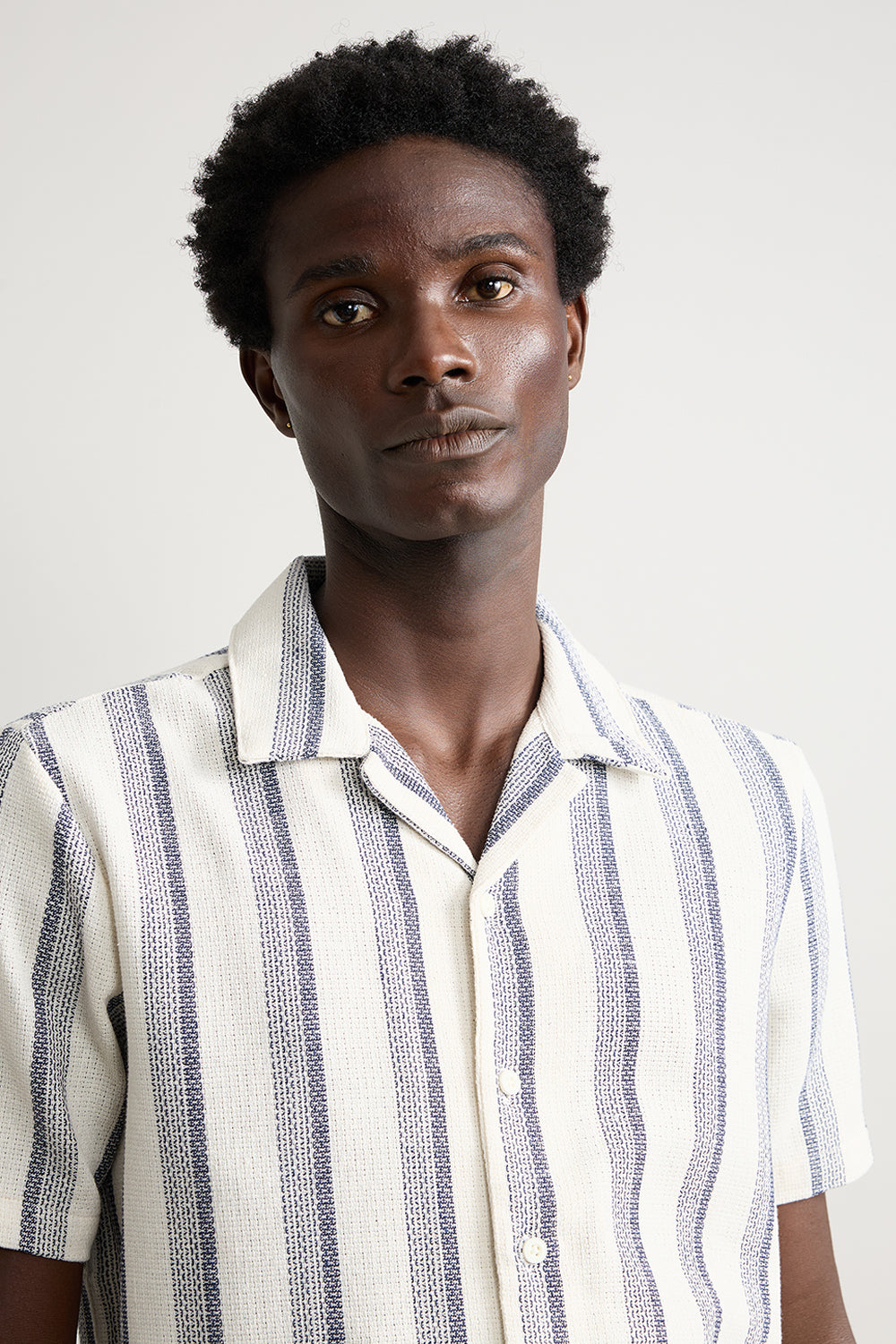 Textured Knit Men's Shirt-White/Navy Stripes