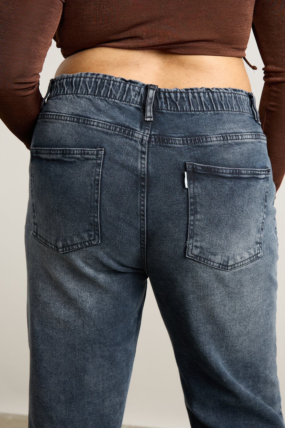 KNEE RIPPED CHARCOAL STRETCH MOM JEANS