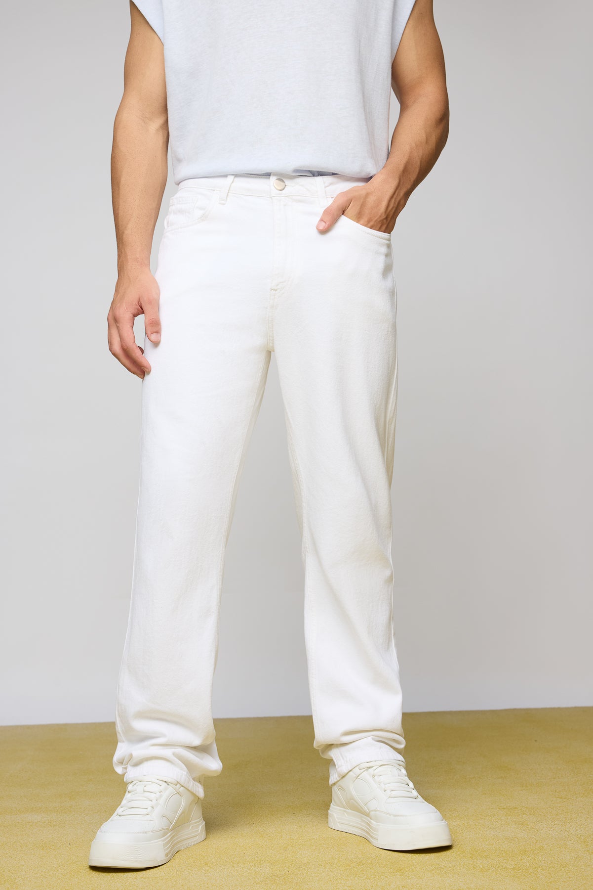 Urban White Men's Tapered Jeans