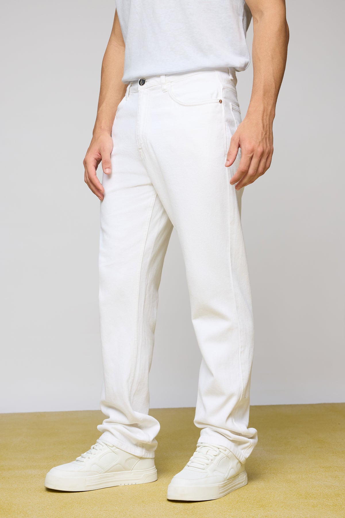 Urban White Men's Tapered Jeans