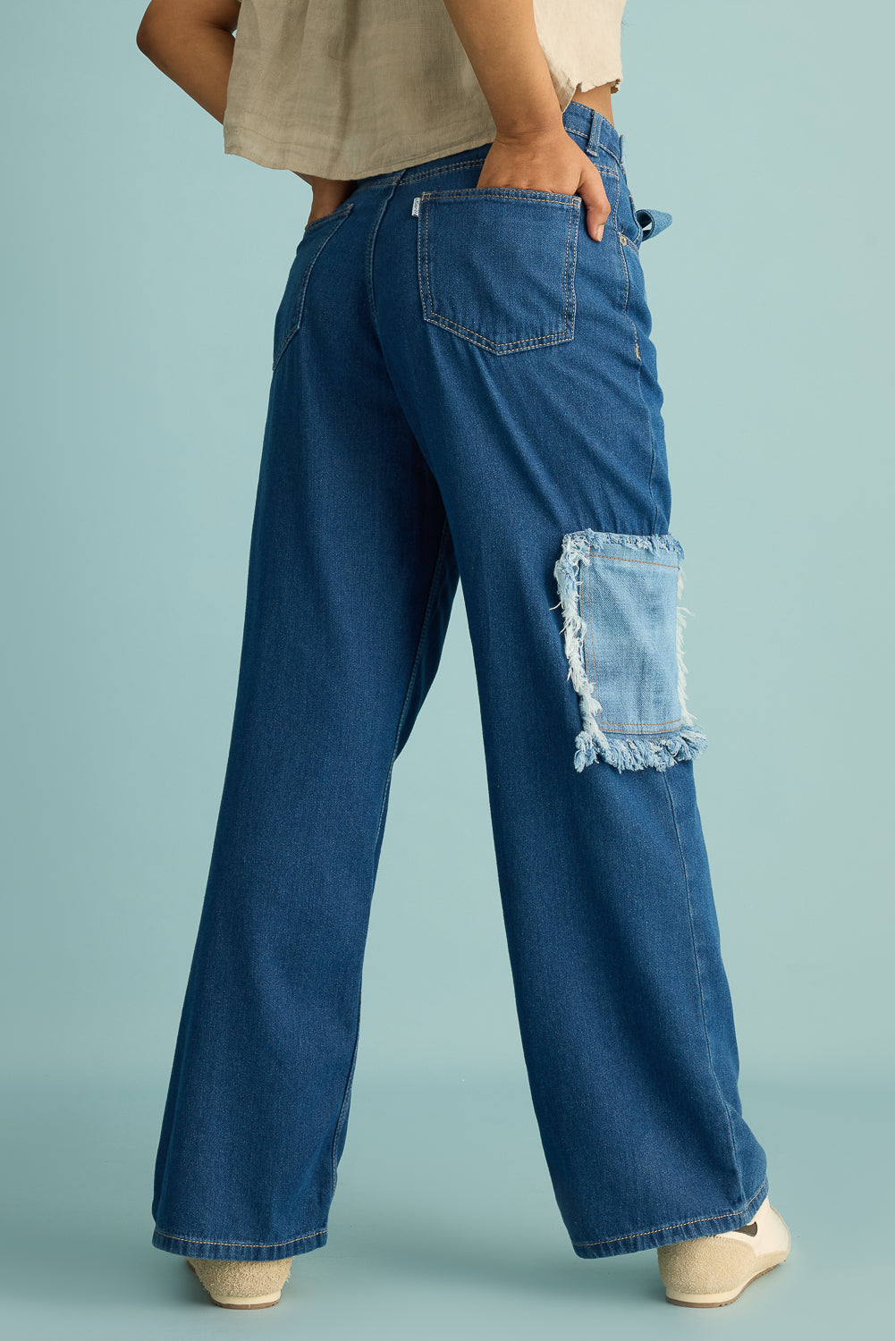 TATTERED PATCH STRAIGHT CUT JEANS