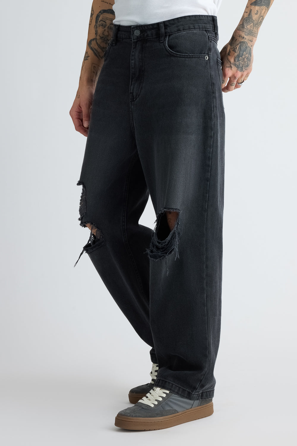 MEN'S CHARCOAL STRAIGHT DISTRESS JEANS