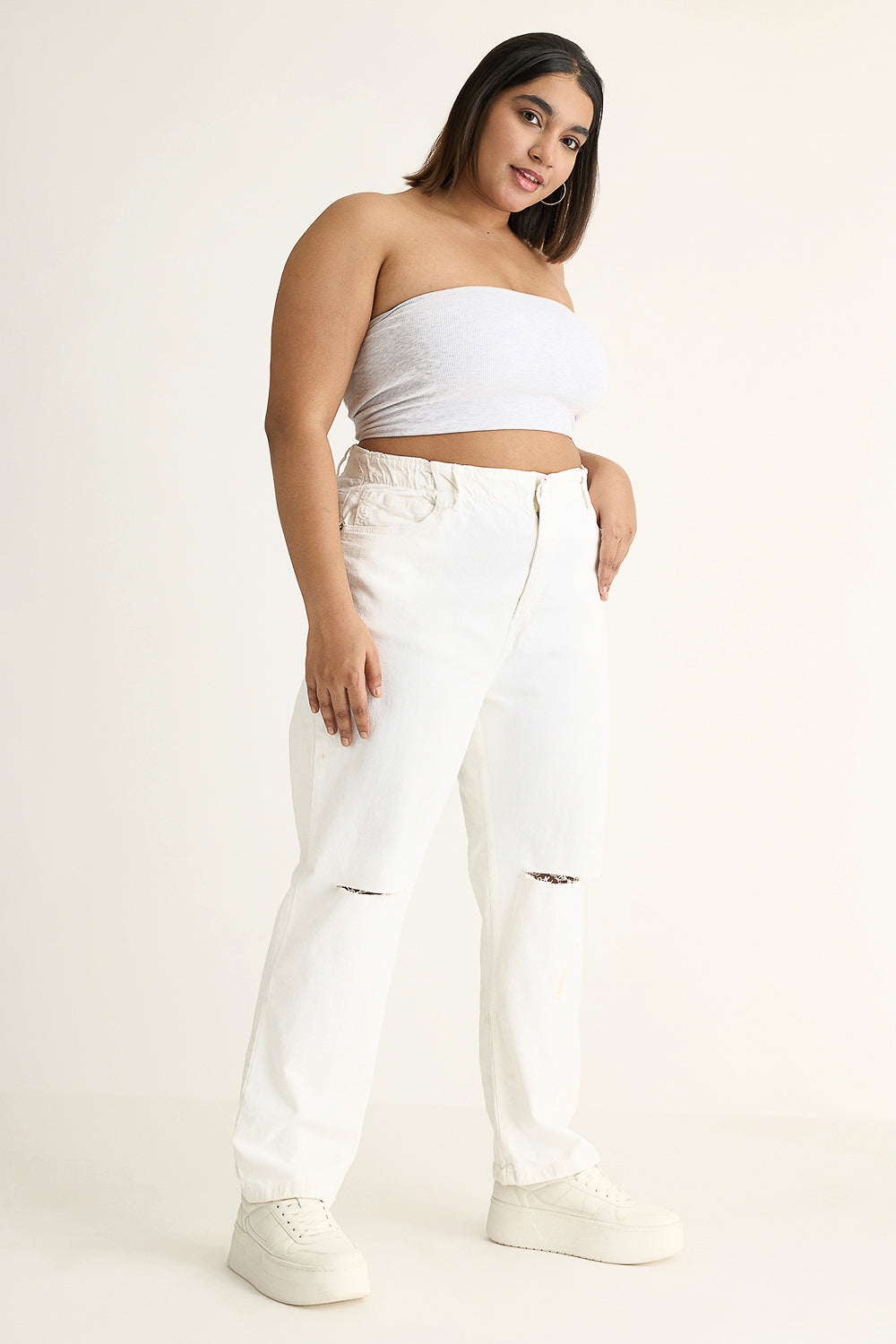 PEARL WHITE TORN KNEE MOM JEANS