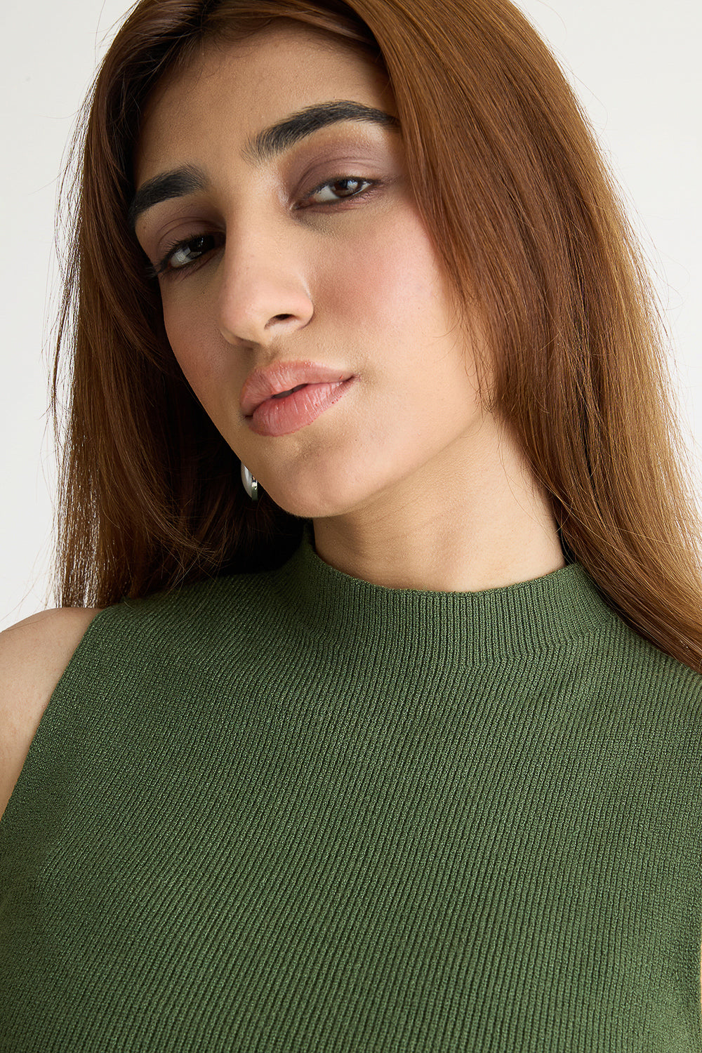 RIBBED TURTLE NECK OLIVE GREEN TOP