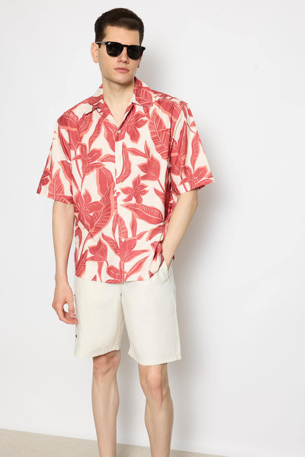 RED FLOWER MEN'S RESORT SHIRT