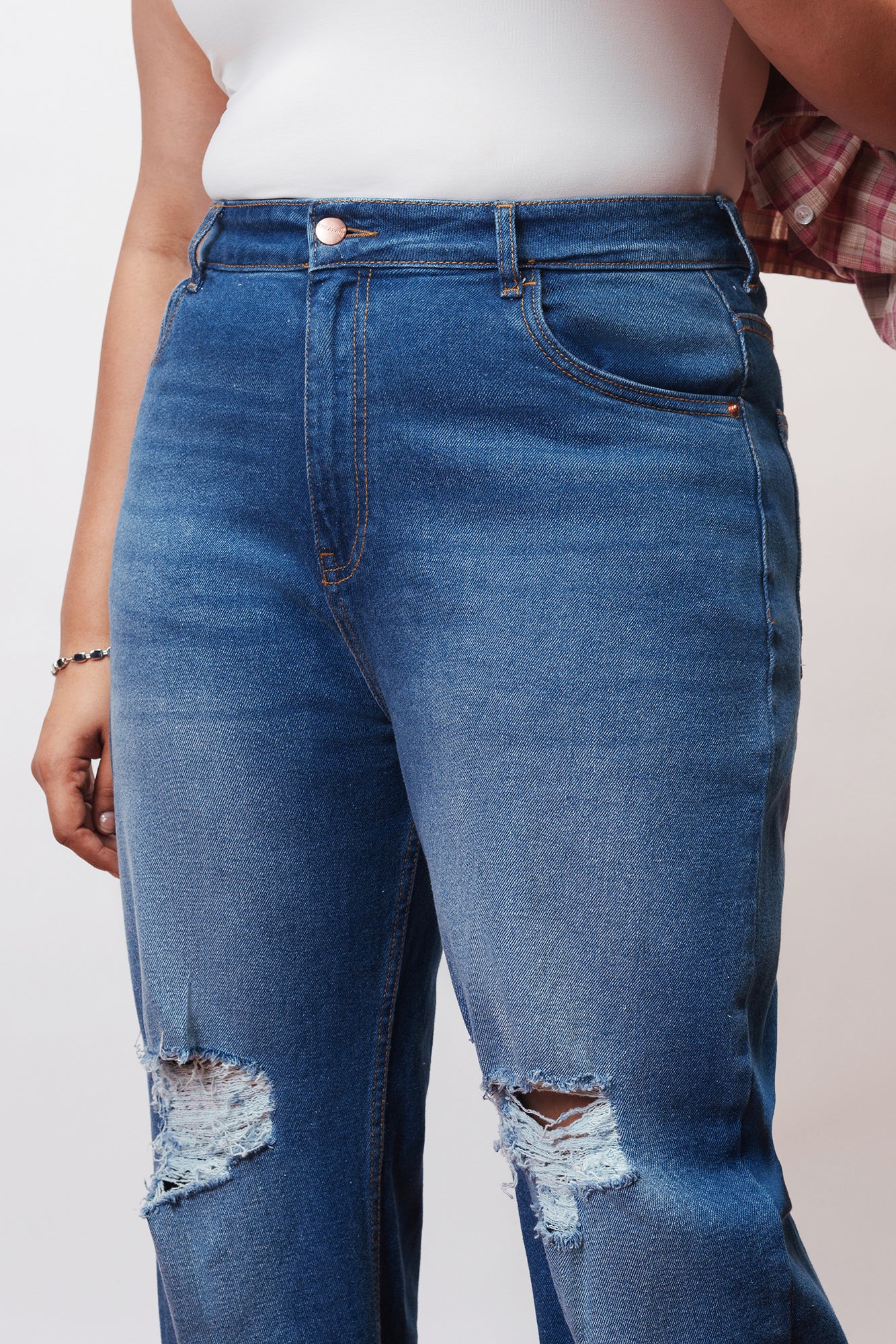 Everyday Blue Curve Knee Distressed Jeans