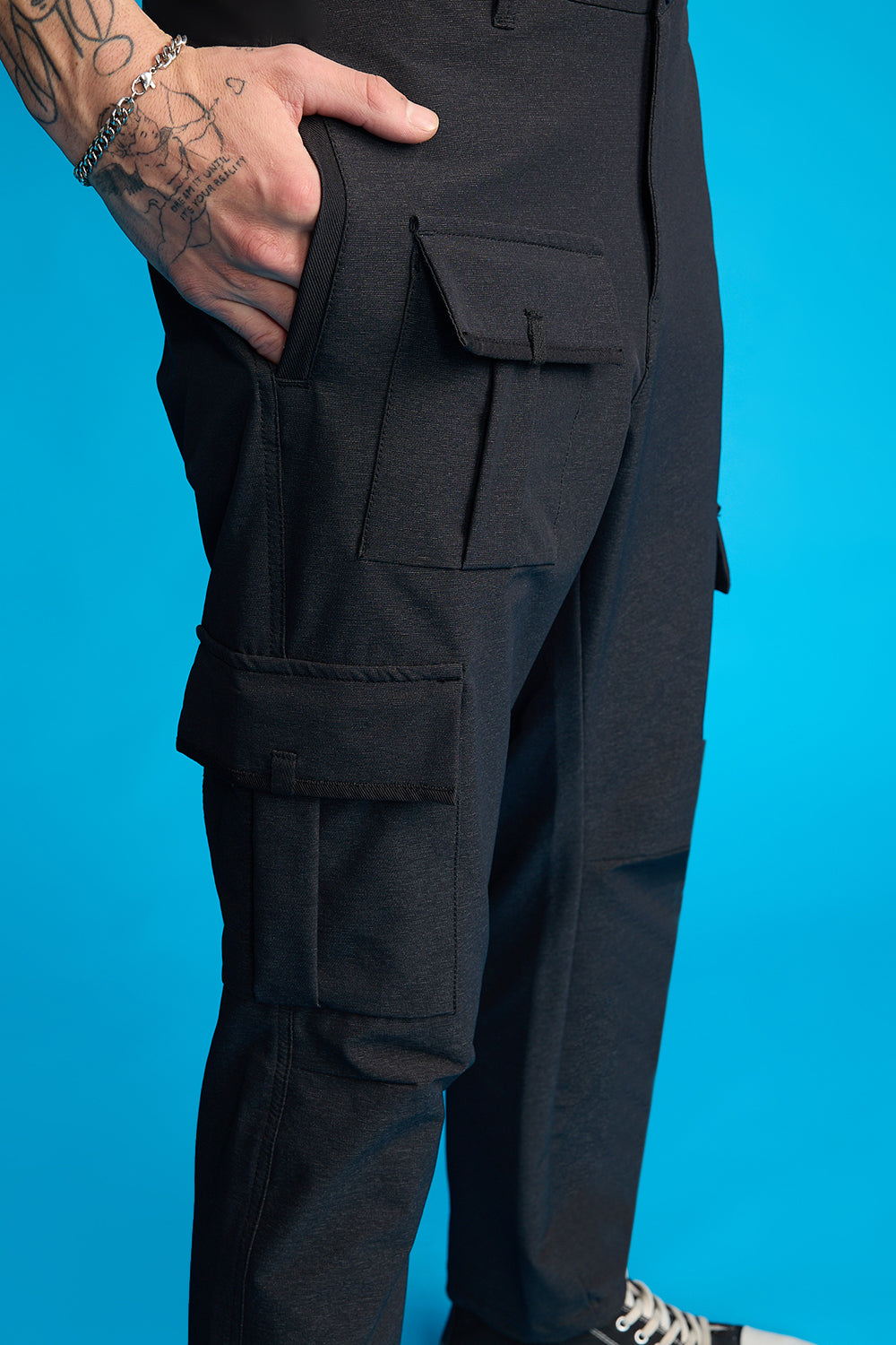 Men's Black Solid Slim Cargos