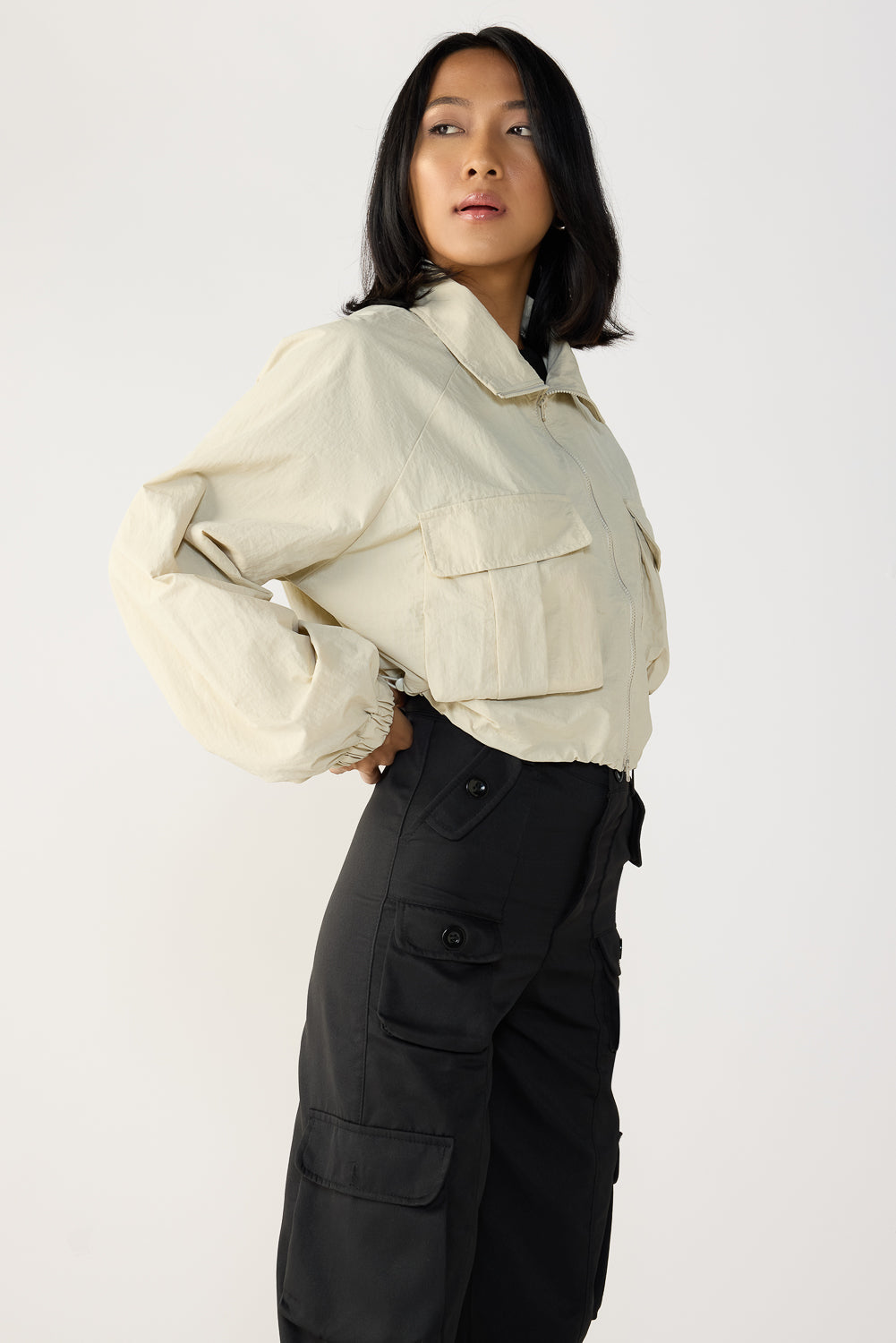 【関税込み】off-white Giacca 'Cargo Crop' Ivory Cropped Cargo Jacket