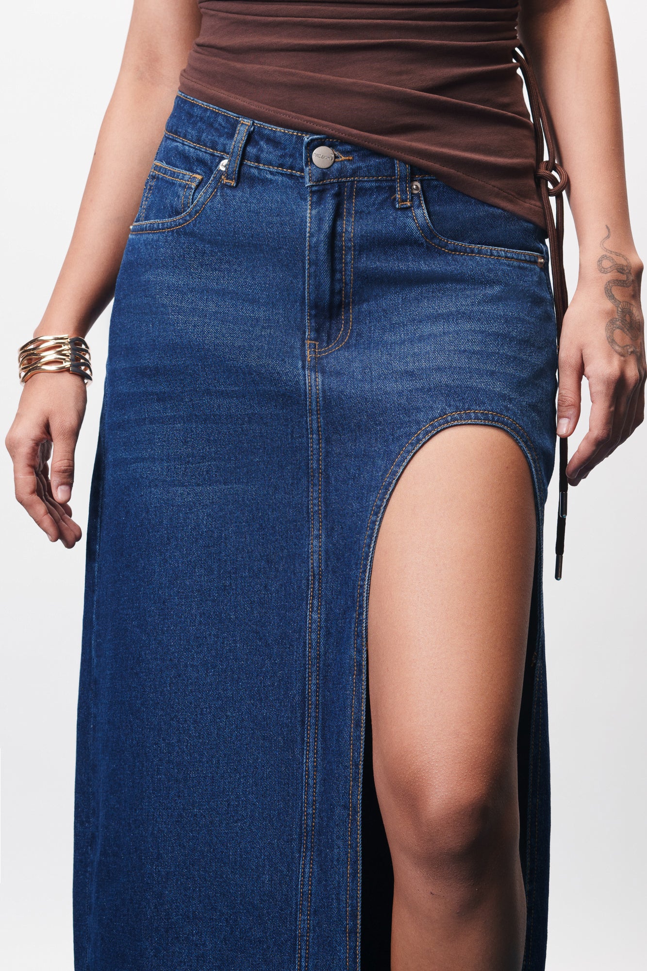 Chic High Cut Denim Midi Skirt