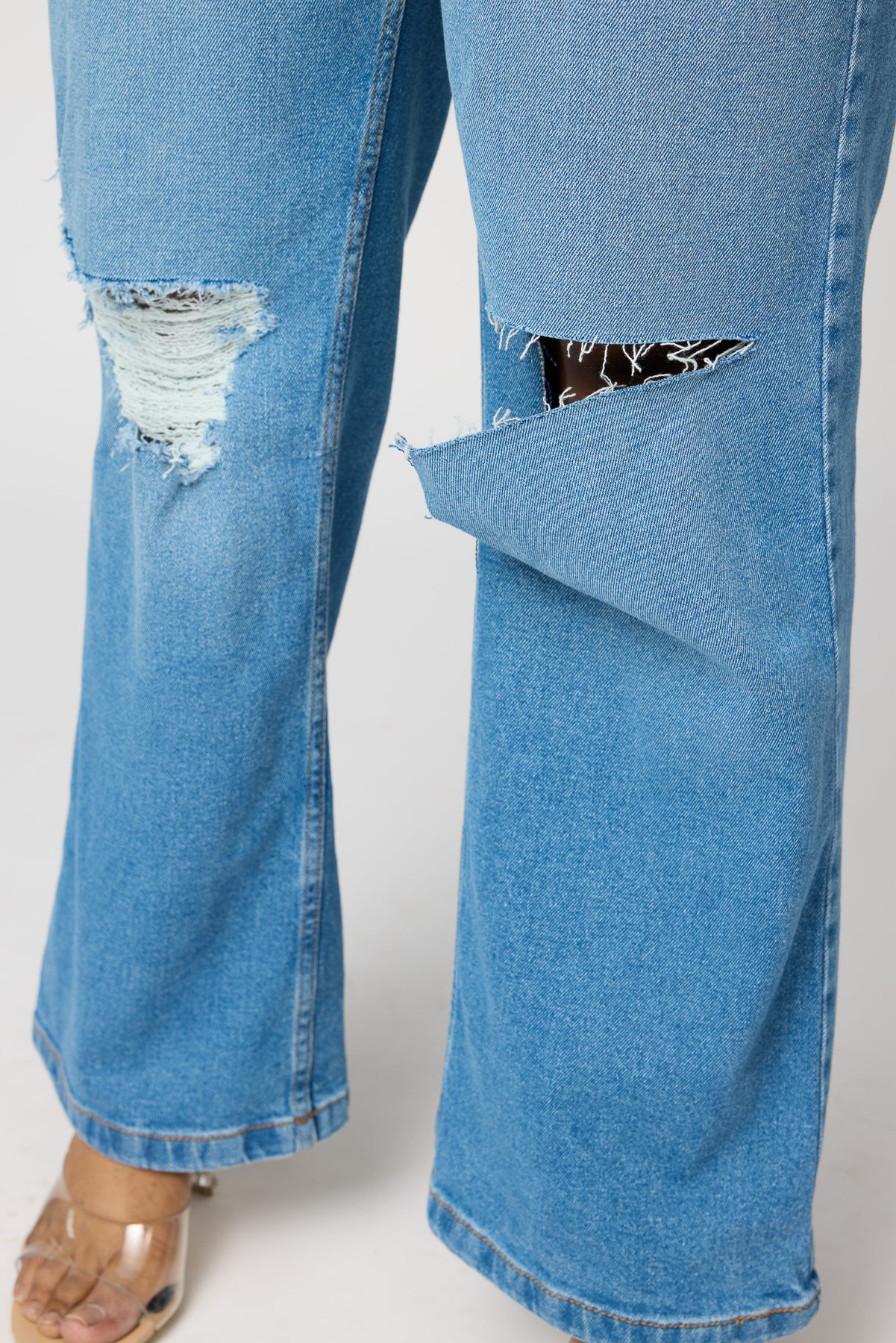 Knockout Knee Distressed Curve Wide Leg Jeans