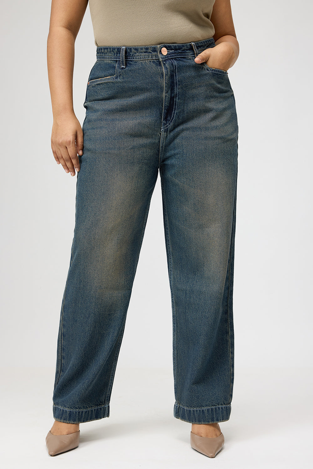 Curve Tinted Wash Straight Fit Jeans