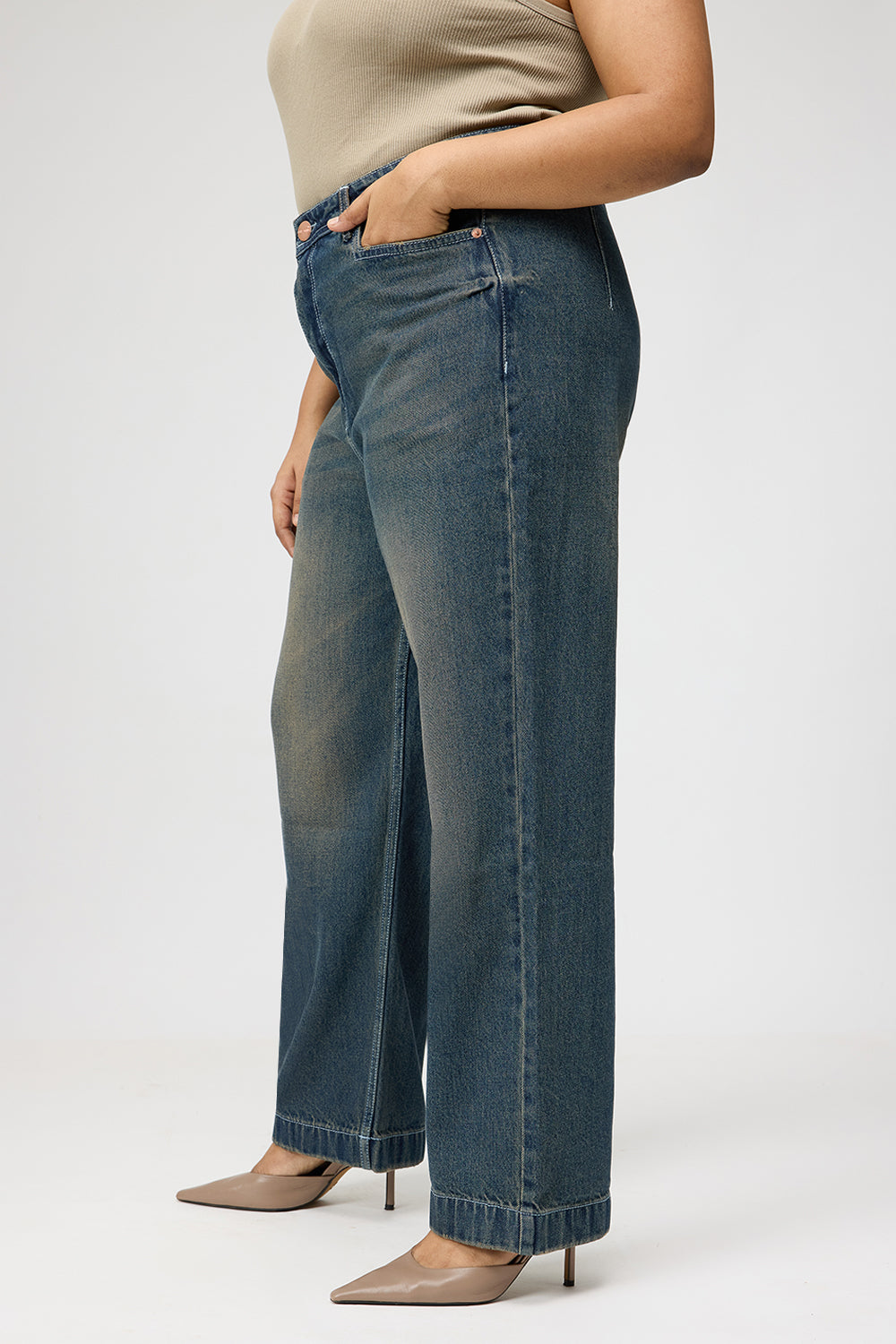 Curve Tinted Wash Straight Fit Jeans