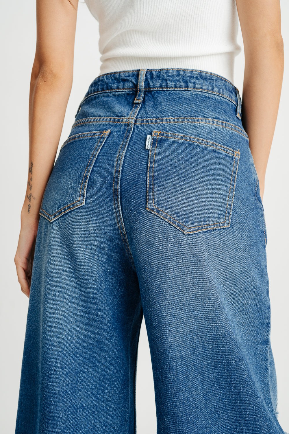 Two tuck wide flare denim / 2タックワイドフレアデニム