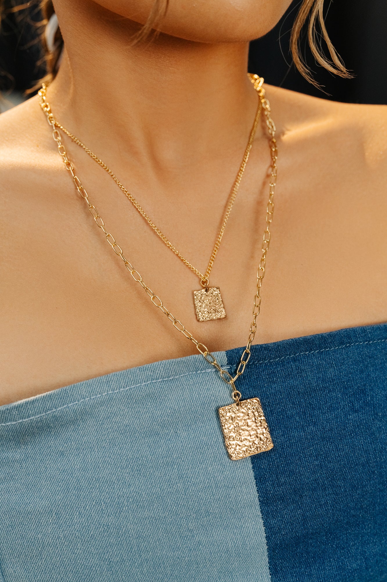 SQUARE MOLTEN METAL PENDANT NECKLACE IN LT GOLD