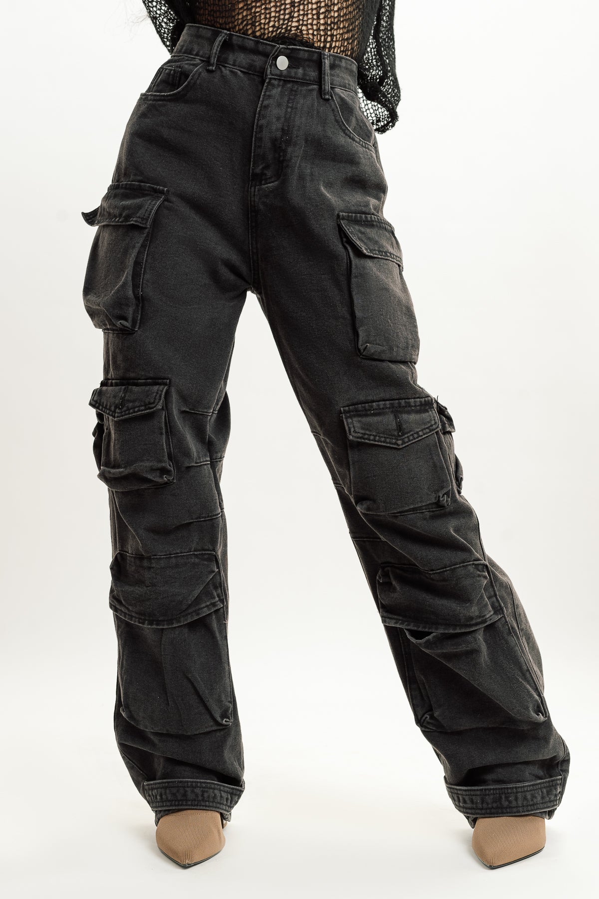How to style women's cargo pants - Quora