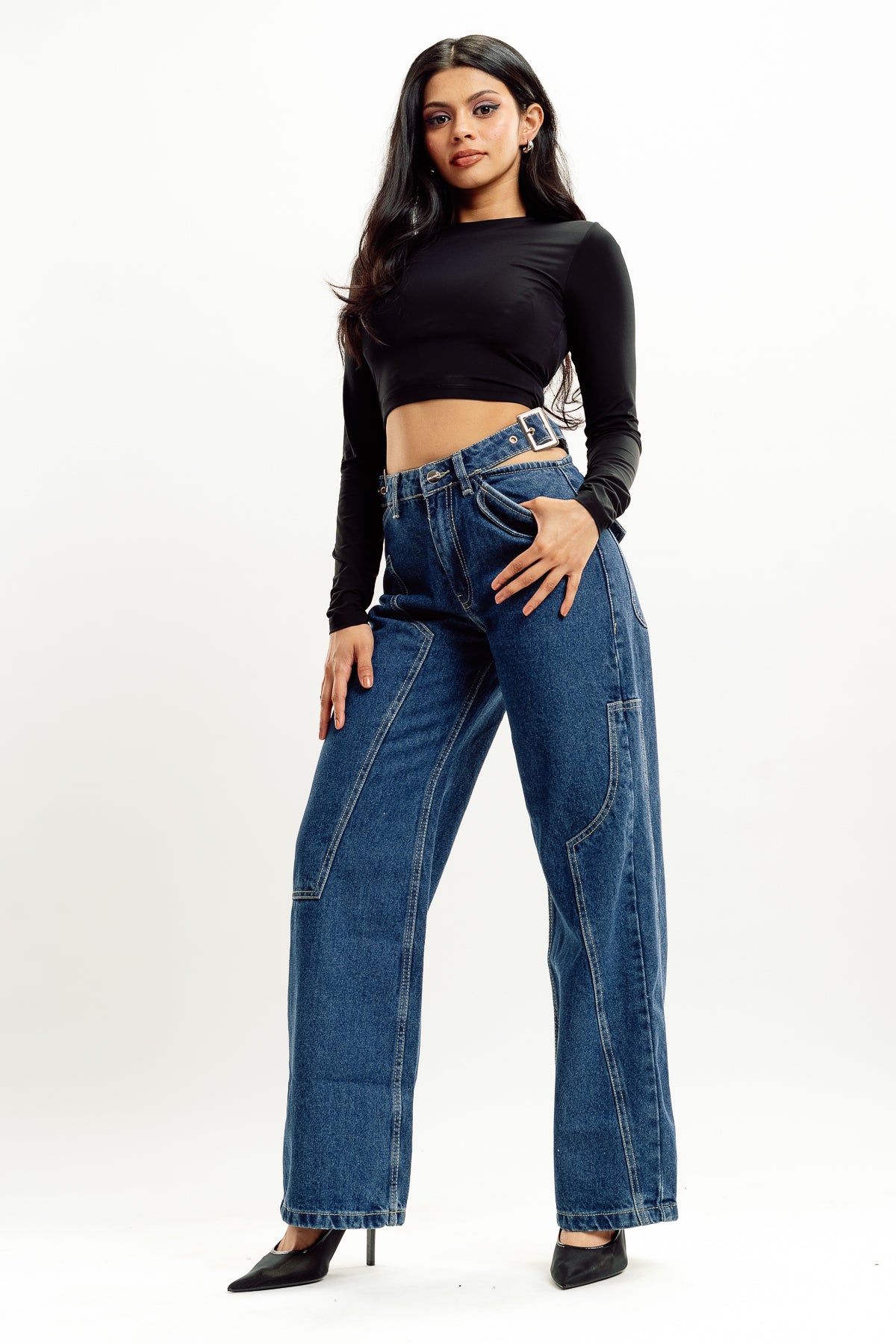 LOW WAIST BELTED JEANS