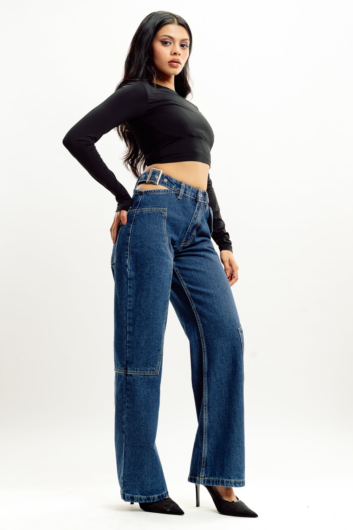 LOW WAIST BELTED JEANS