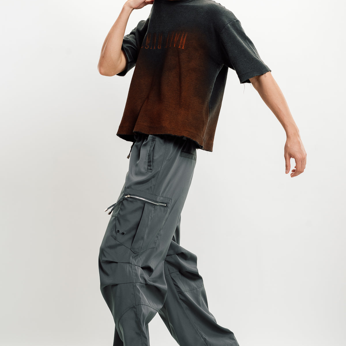 Men’s Parachute Cargo IG Dancin' through life in style with Uniqlo's Men's U wide fit