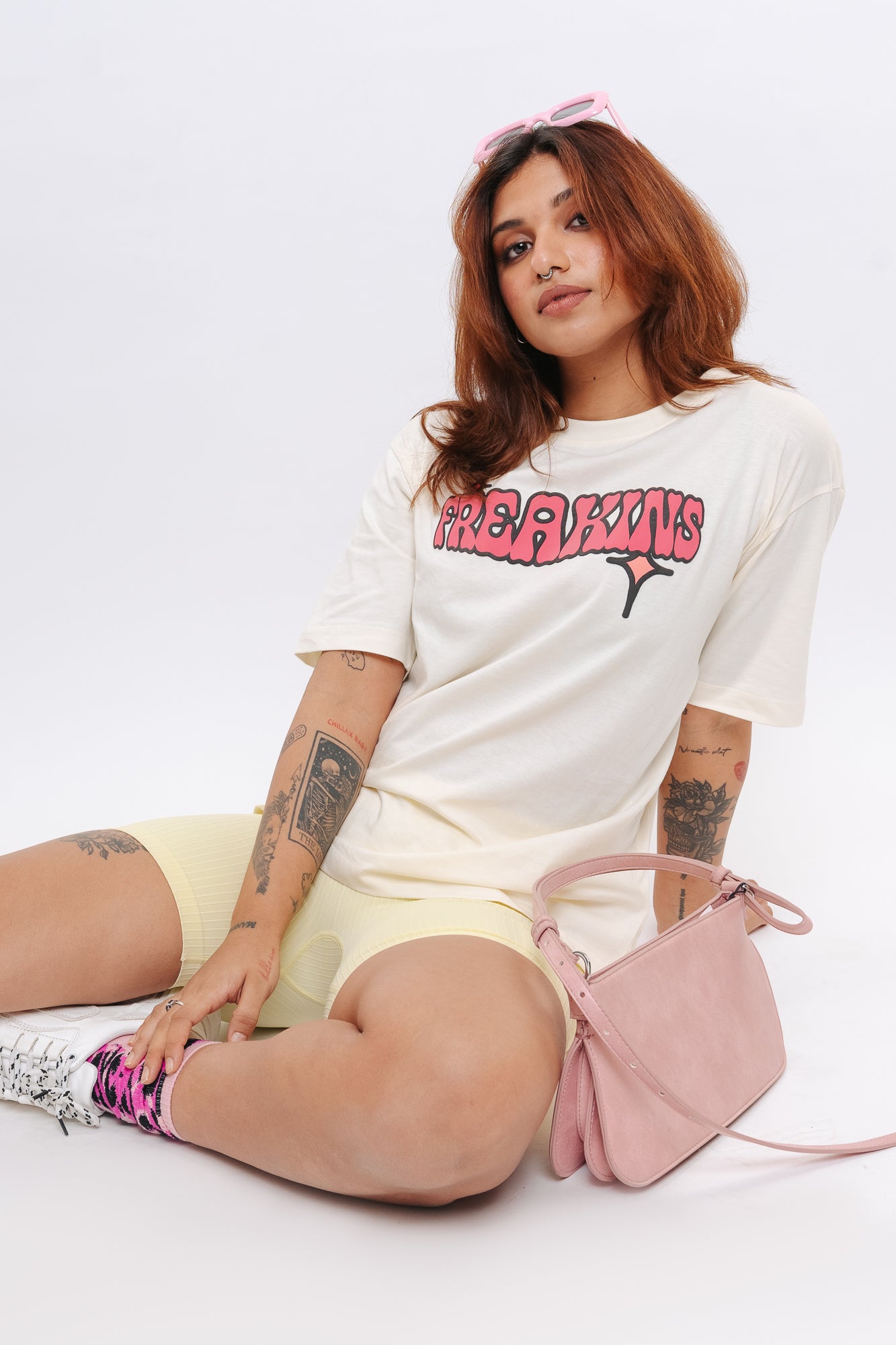 HIDING EMOTIONS OVERSIZED TEES