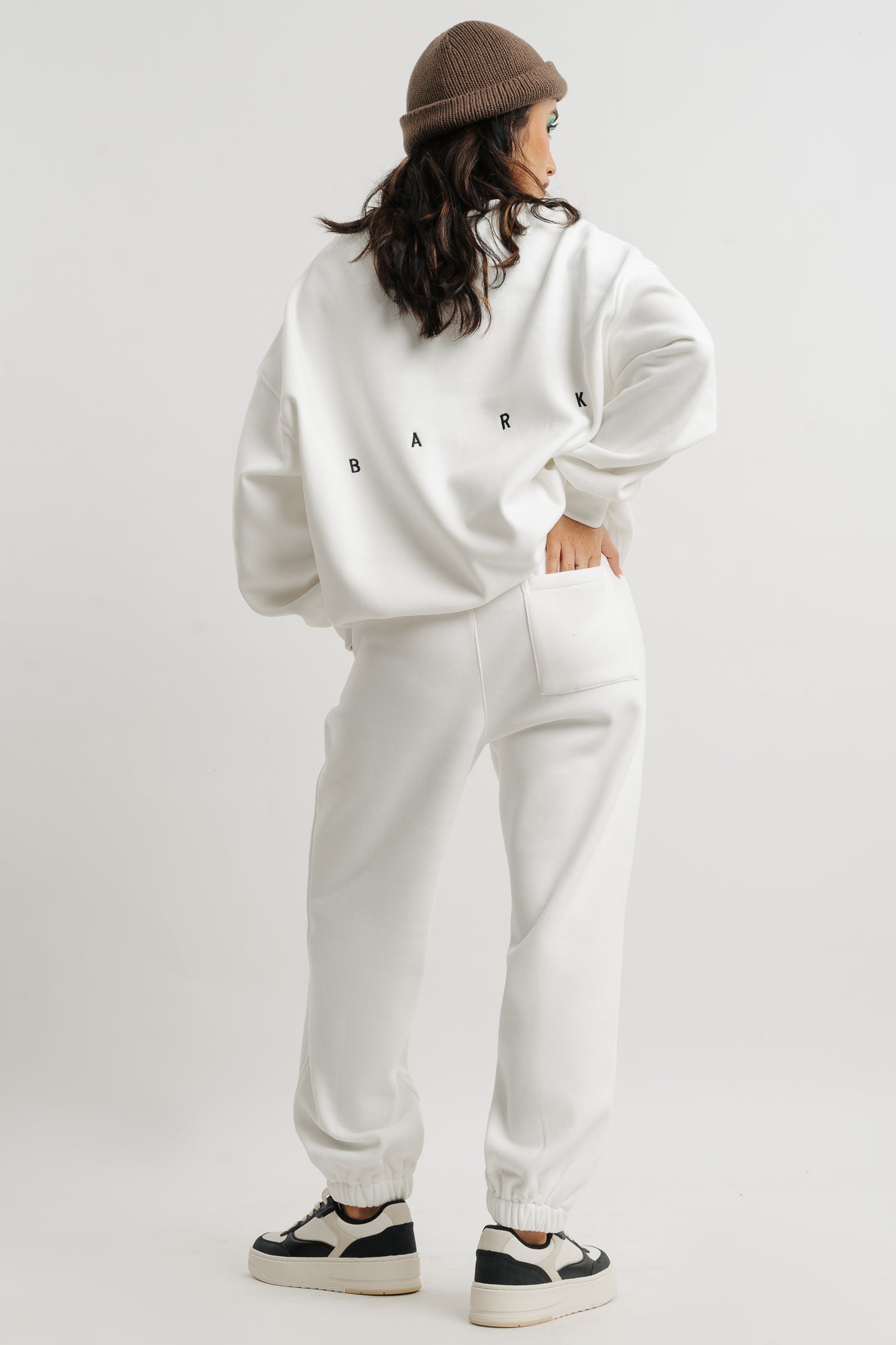 WHITE TWO PIECE SWEATSHIRT AND JOGGER SET