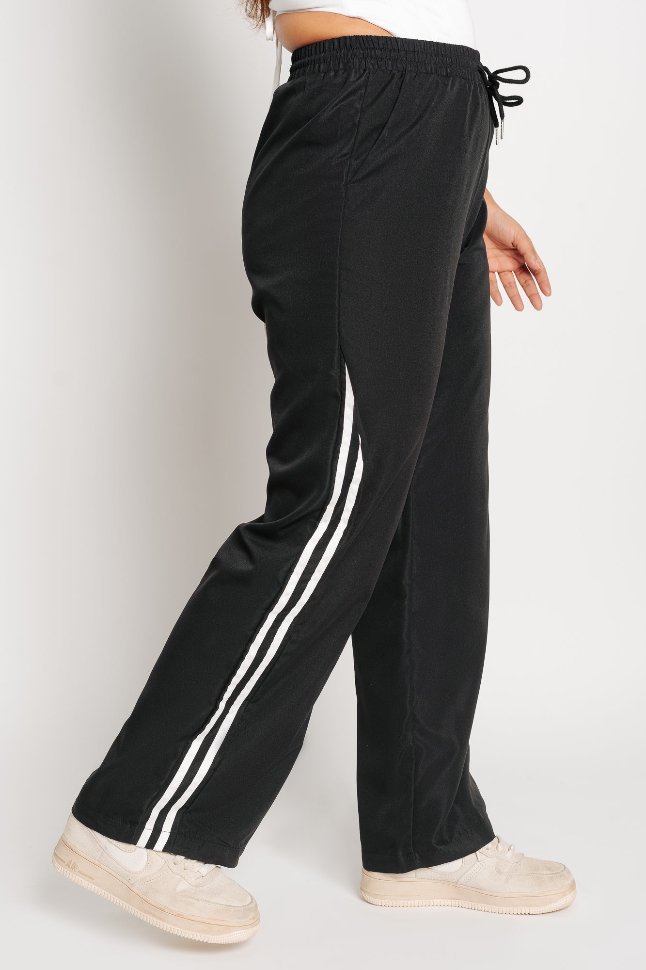 DRAW THE LINE STRAIGHT FIT PANTS