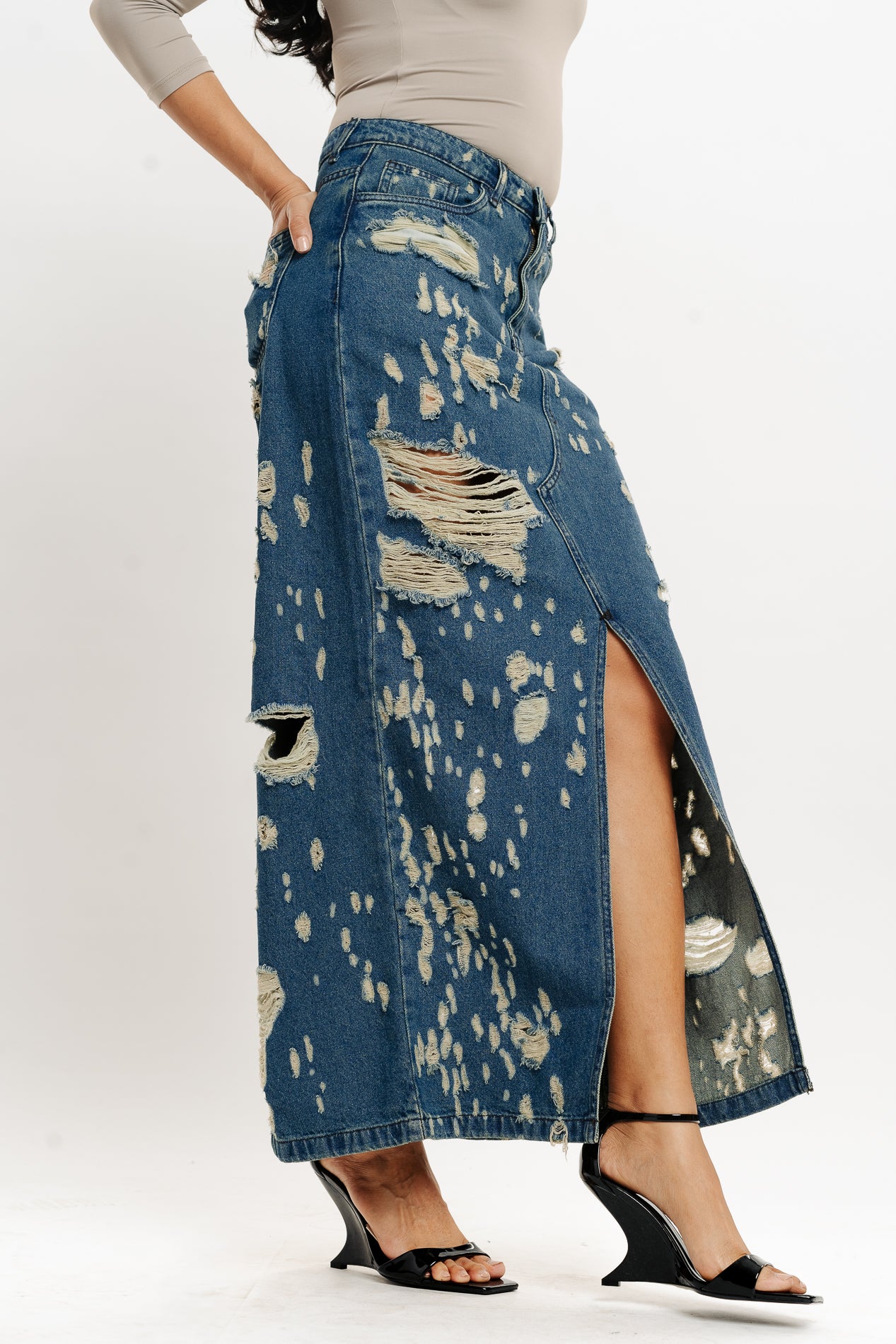 DISTRESSED TINTED FRONT SLIT SKIRT