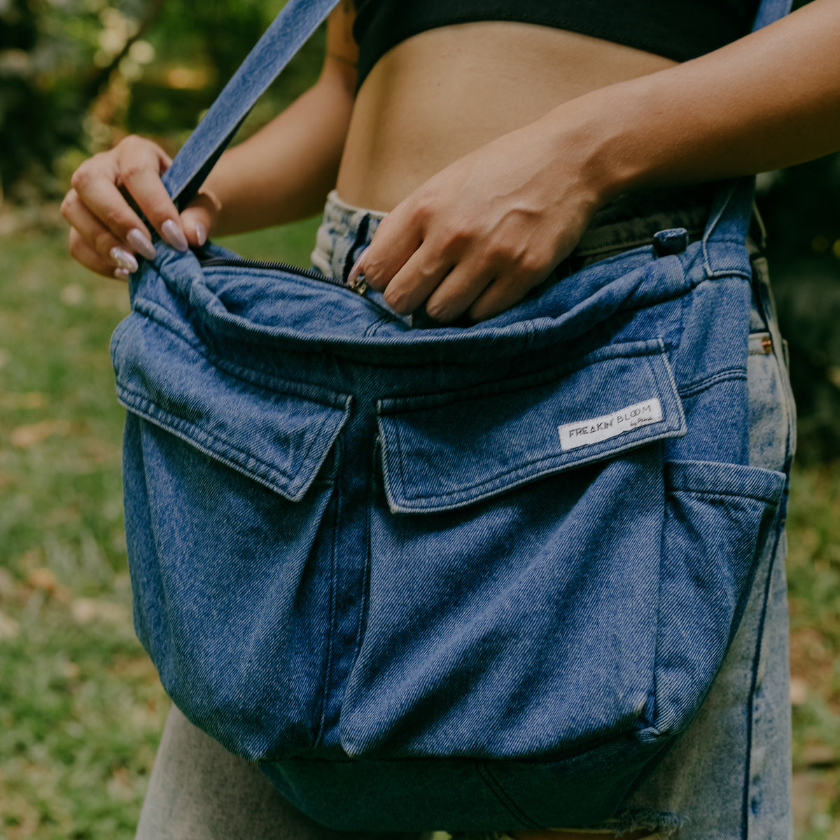 Unisex Mid indigo utility bag