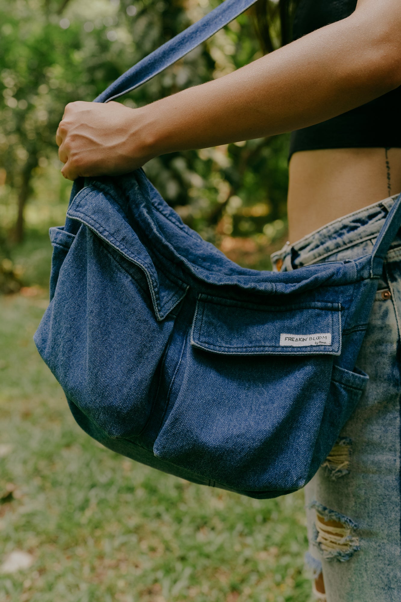 Unisex Mid indigo utility bag