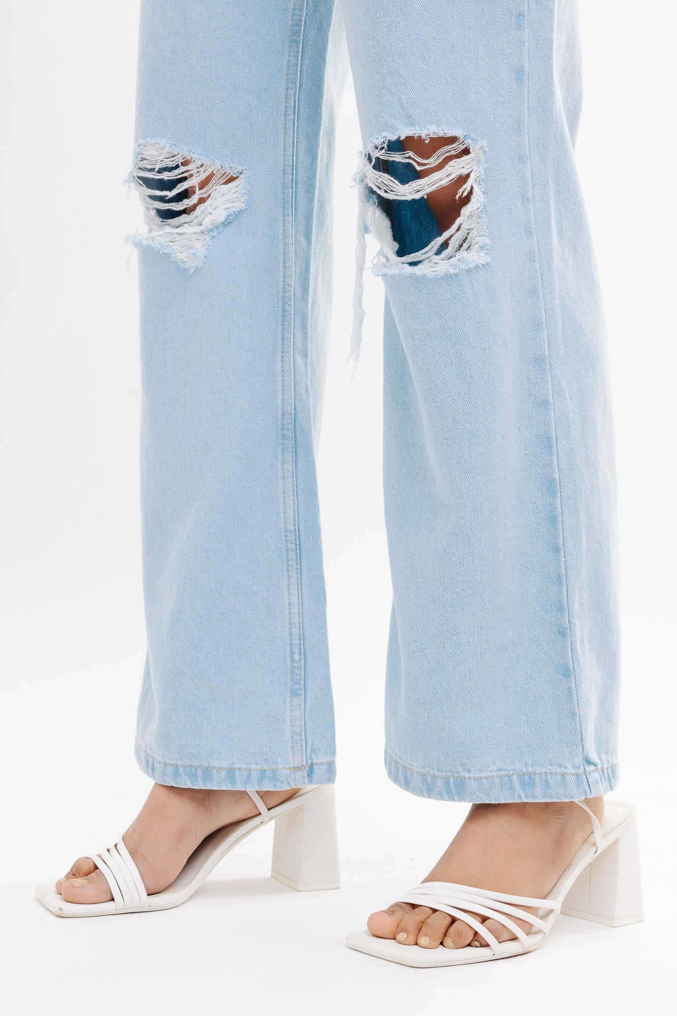 LIGHT DISTRESSED WIDE JEANS