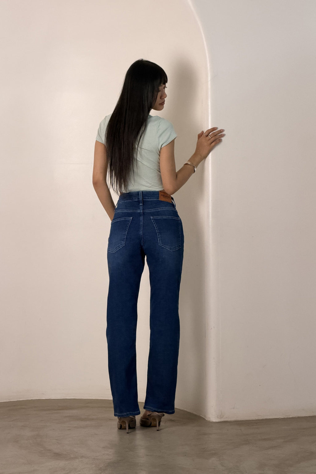 Straight Jeans
