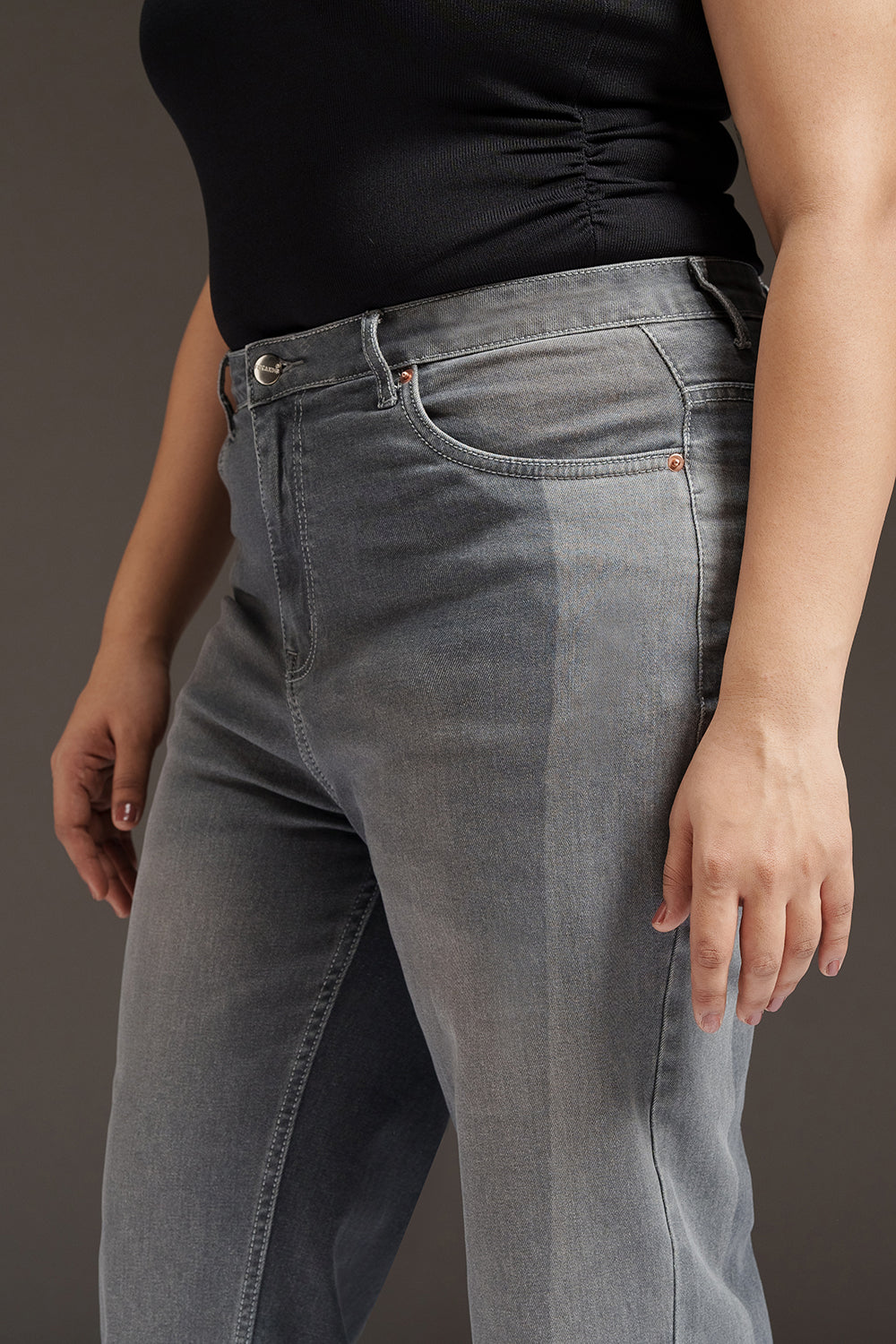 Toned-Down Curve Straight Fit Jeans