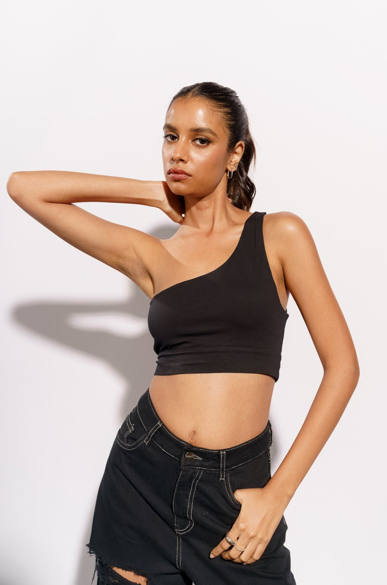 BLACK ONE SHOULDER TOP
